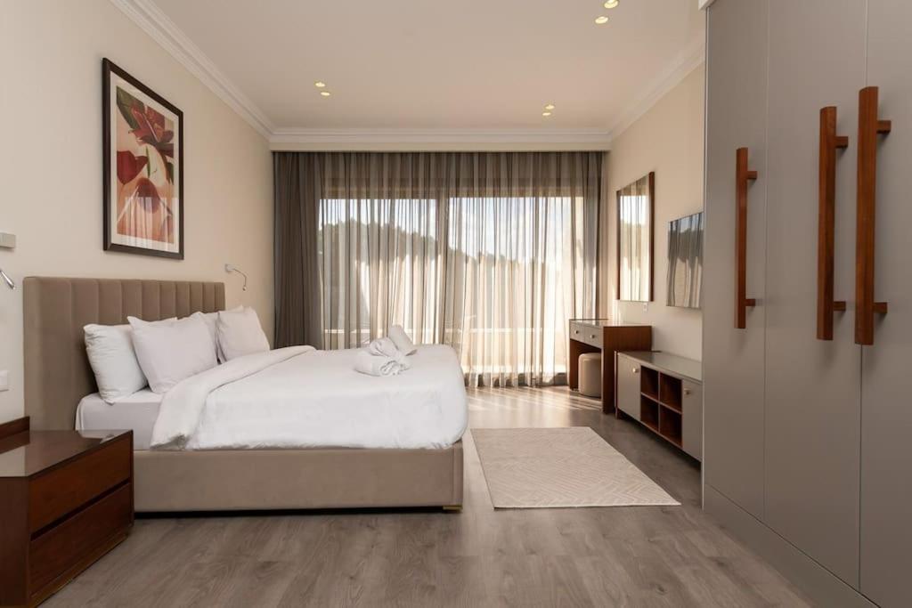 New Cairo Elegant Skyline Studio Overlooking Mirage Golf