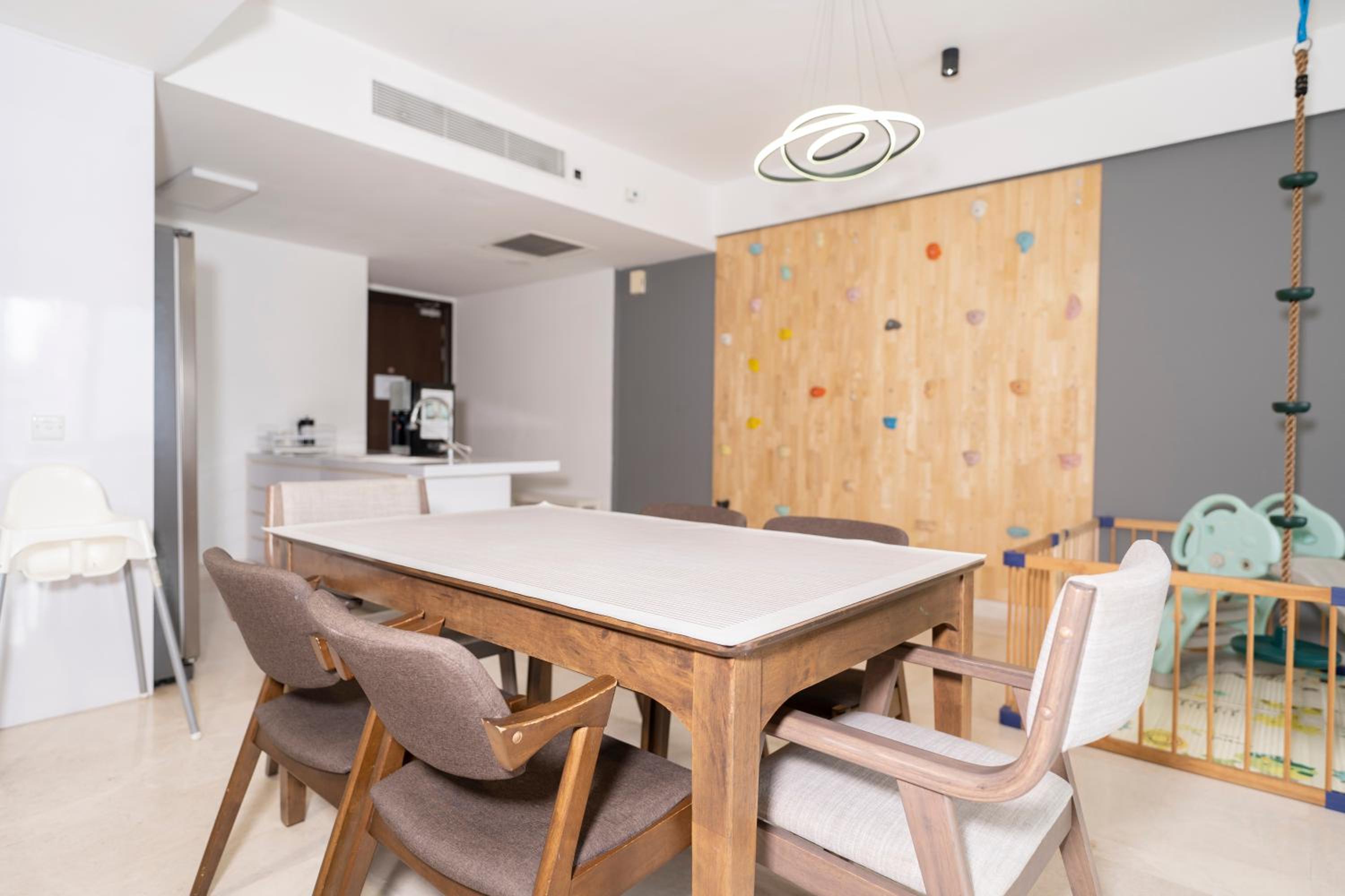 KL Top Location Kid's Theme White Collar Apartment