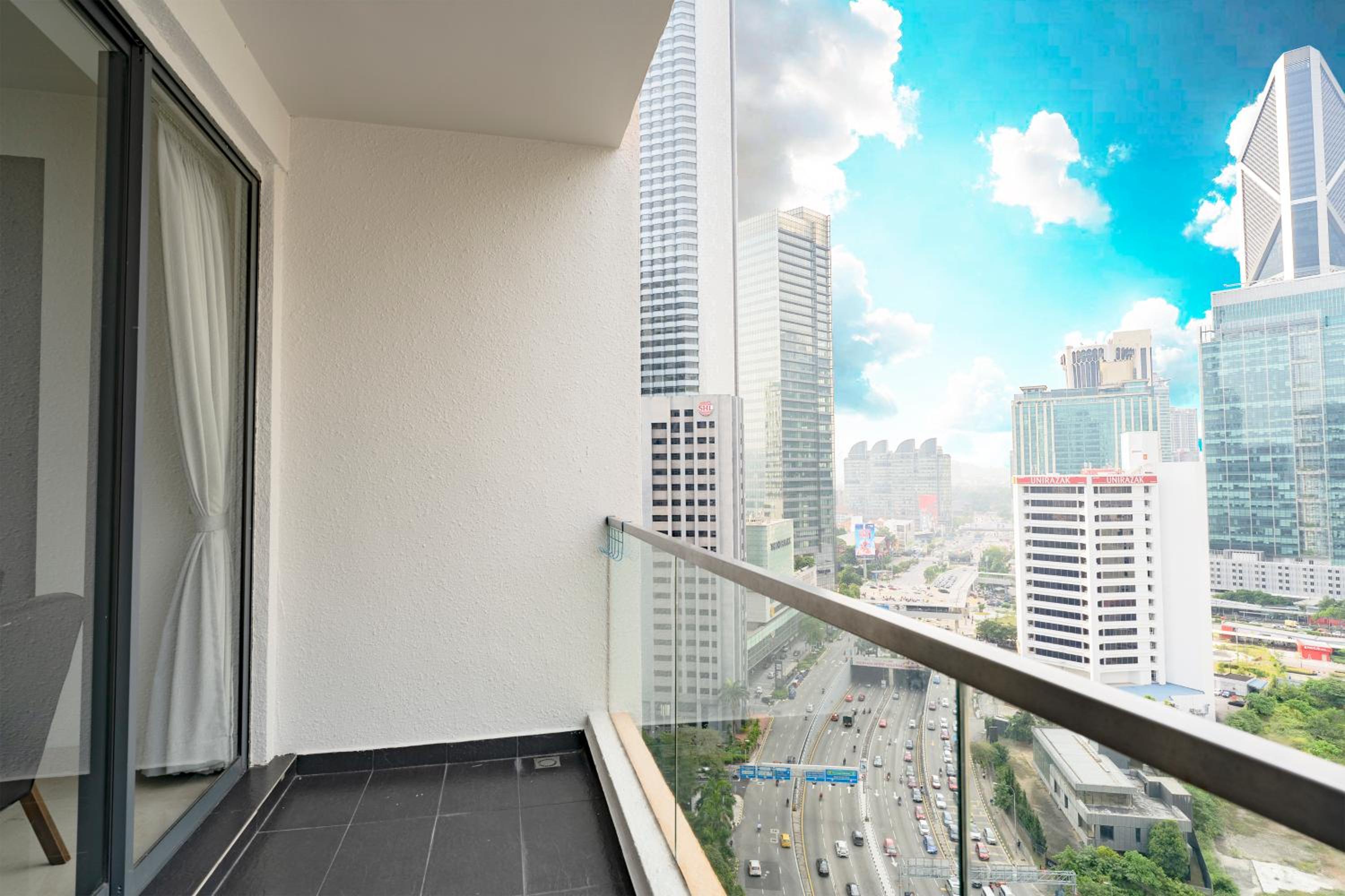 KL Top Location Kid's Theme White Collar Apartment