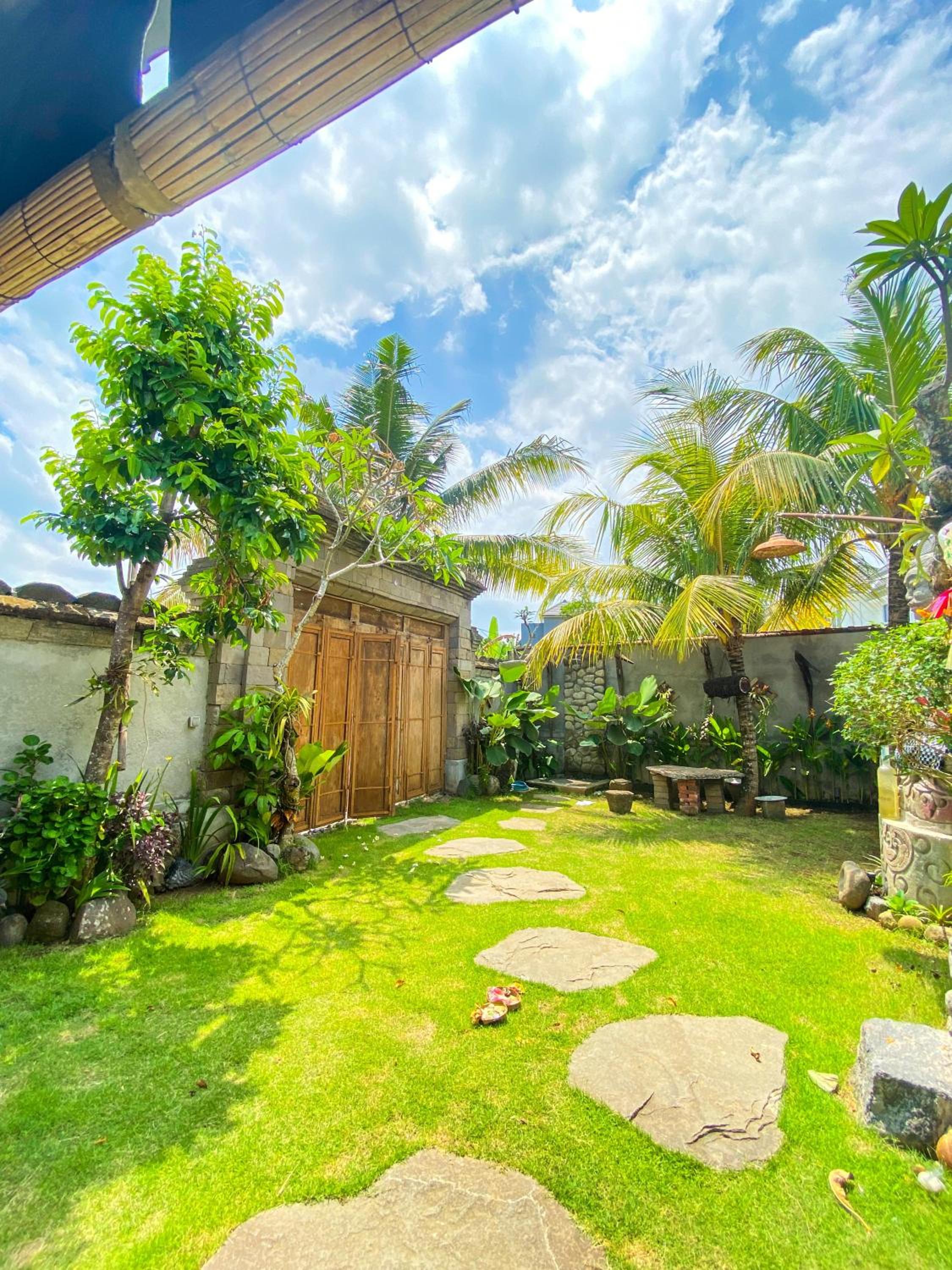 Joglo Breeze Guesthouse and Villa view 2