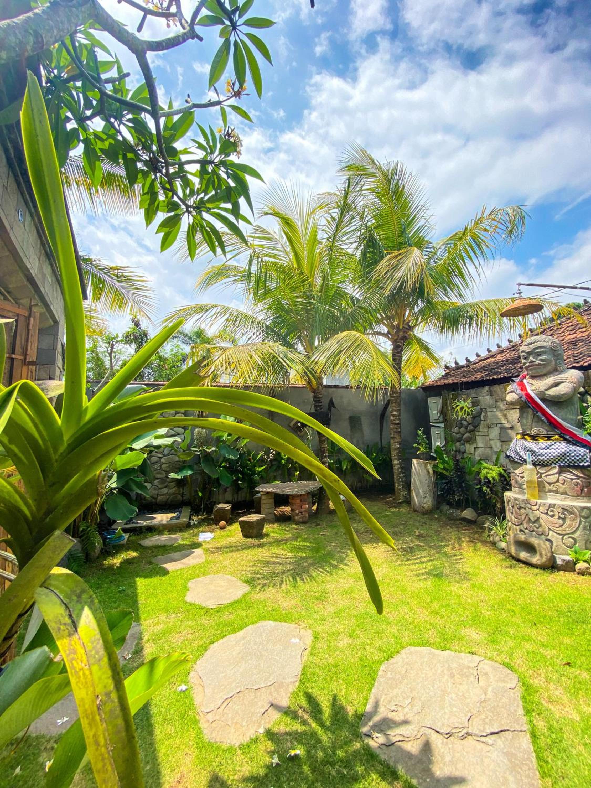 Joglo Breeze Guesthouse and Villa view 3