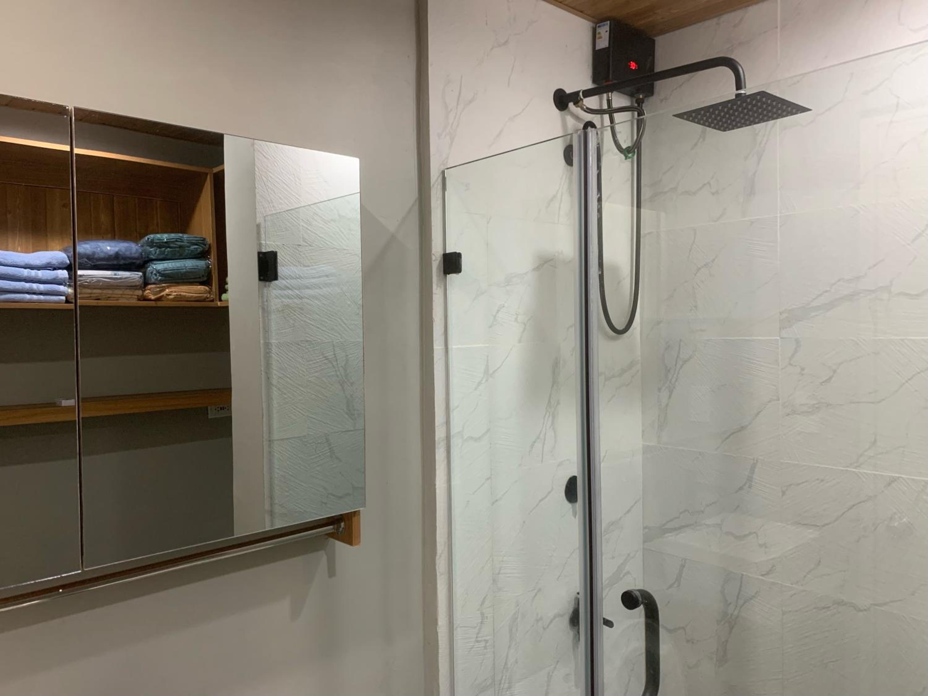 Serene - Cozy unit located in 4th floor view 5