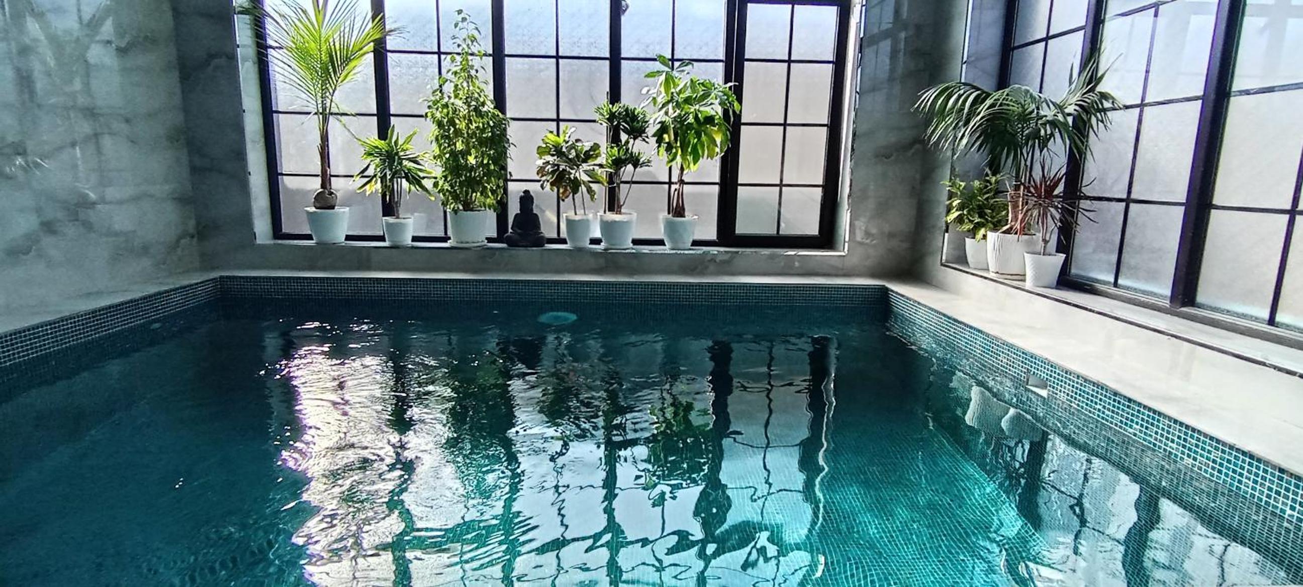 Luxury 4 bedroom villa with hot indoor swimming pool