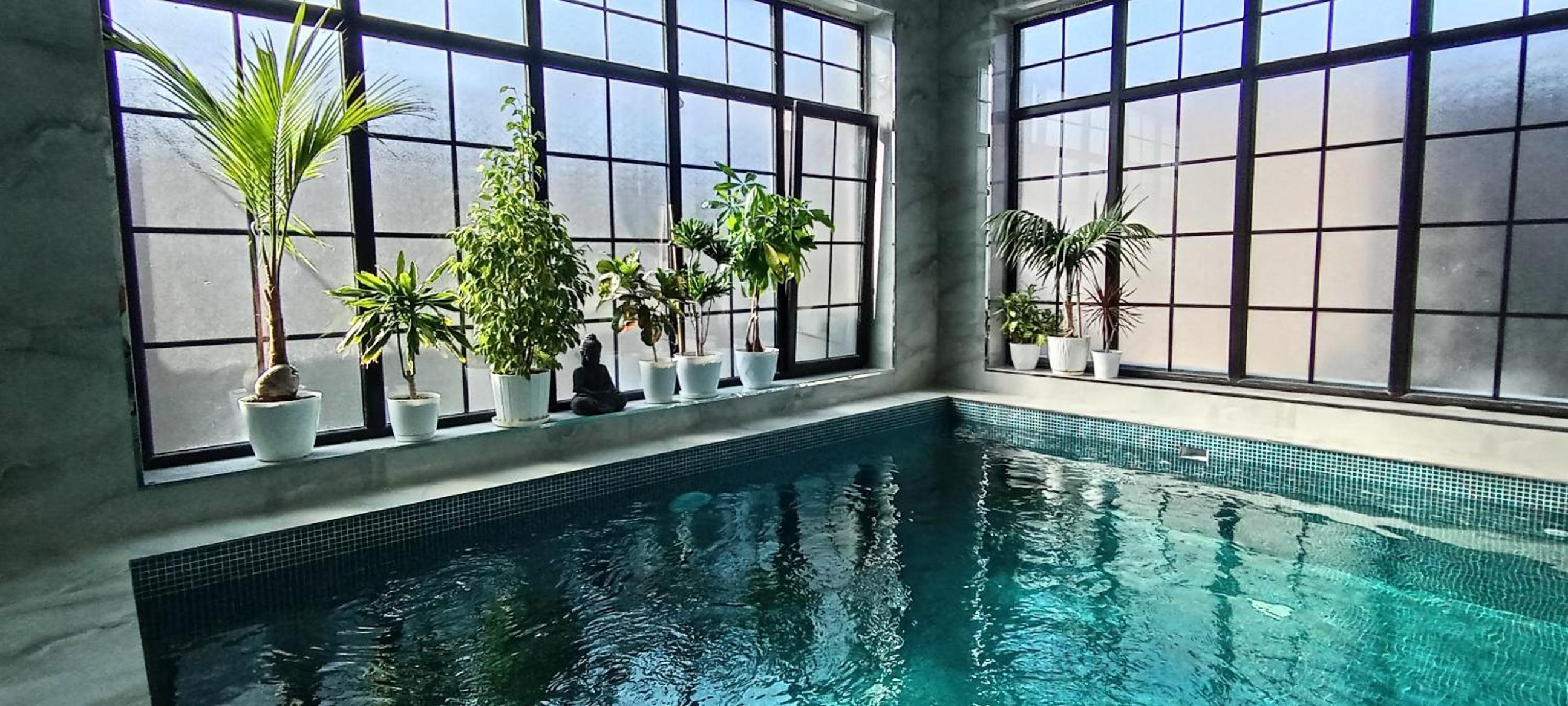 Luxury 4 bedroom villa with hot indoor swimming pool