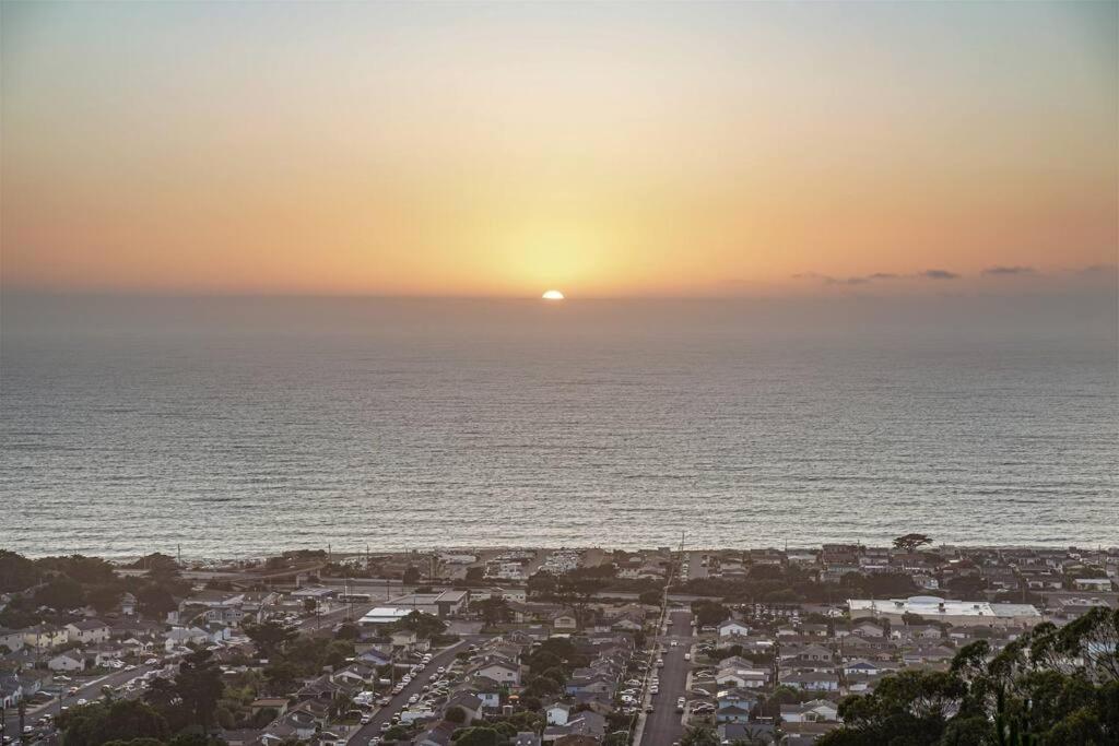 Charming 2BR Coastal Getaway in Pacifica