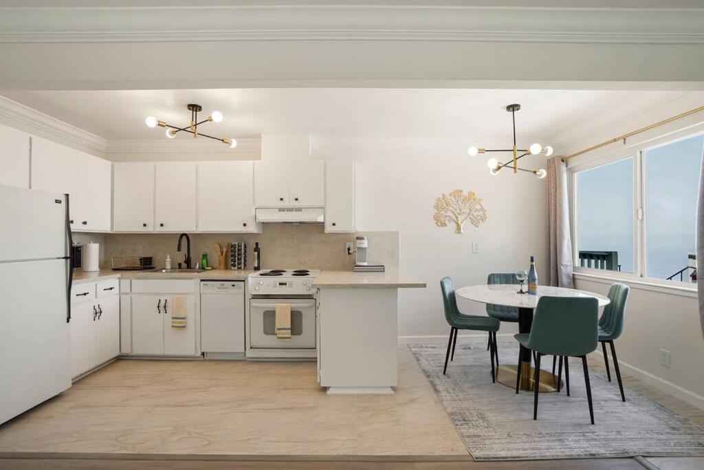 Charming 2BR Coastal Getaway in Pacifica