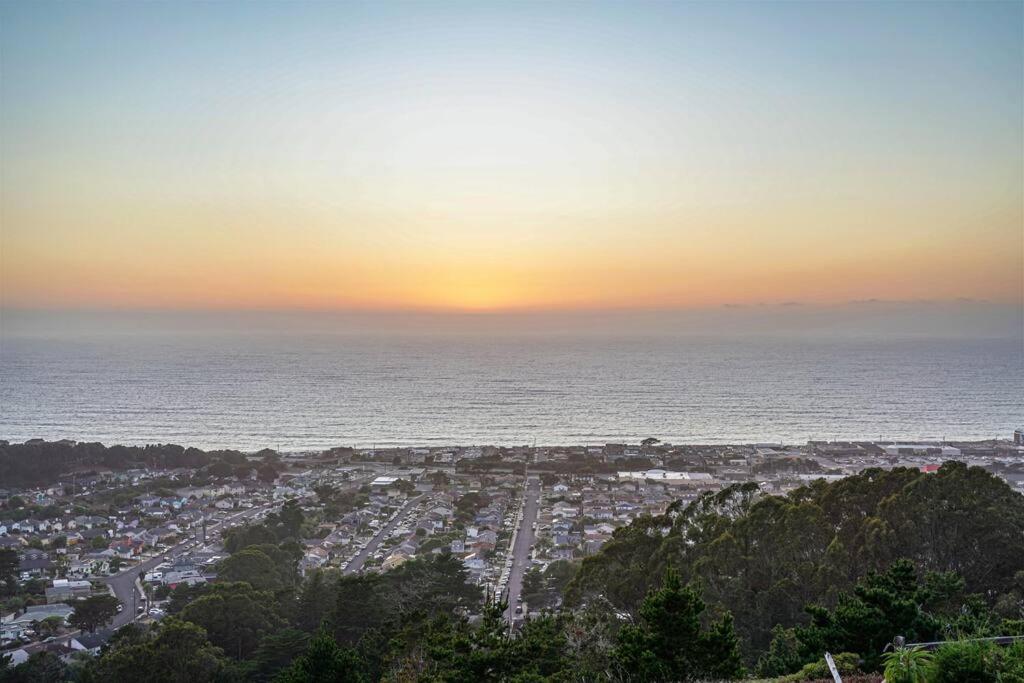 Charming 2BR Coastal Getaway in Pacifica