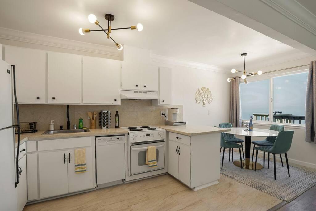 Charming 2BR Coastal Getaway in Pacifica