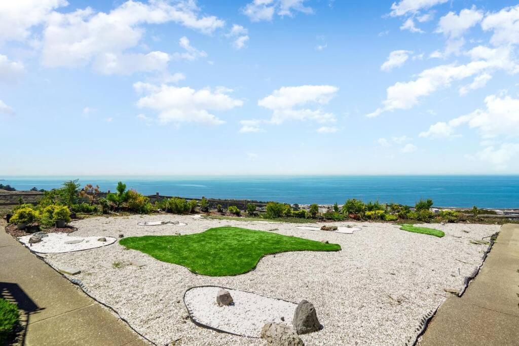 Charming 2BR Coastal Getaway in Pacifica
