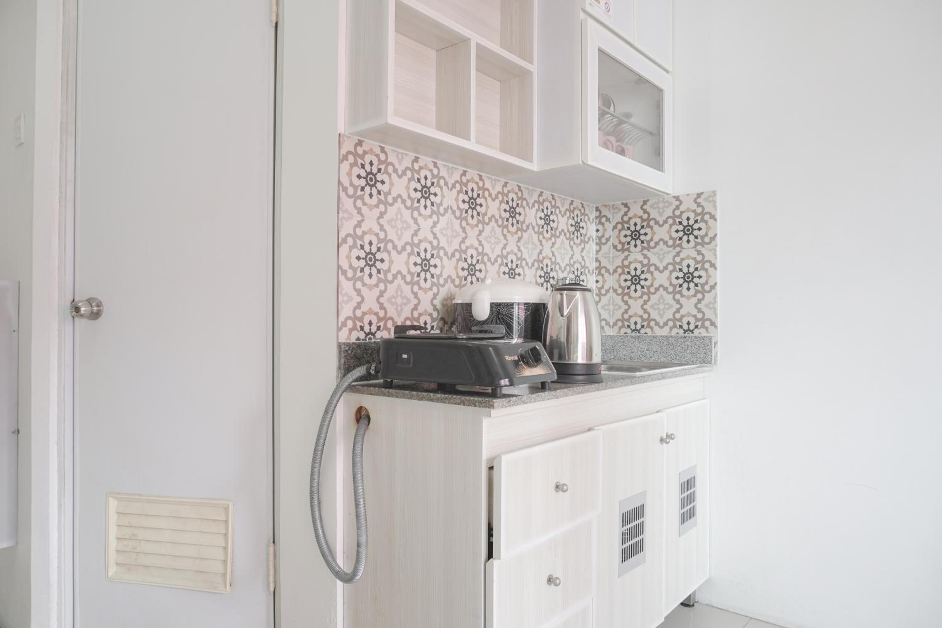 Cozy and Well Designed 2BR at Green Pramuka City Apartment By Travelio view 3