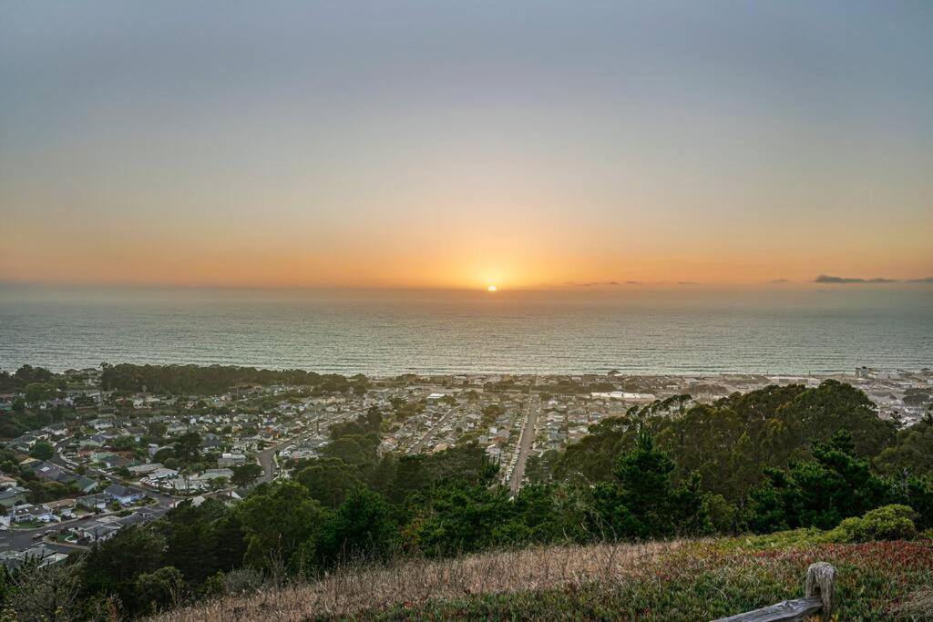 Charming 2BR Coastal Getaway in Pacifica