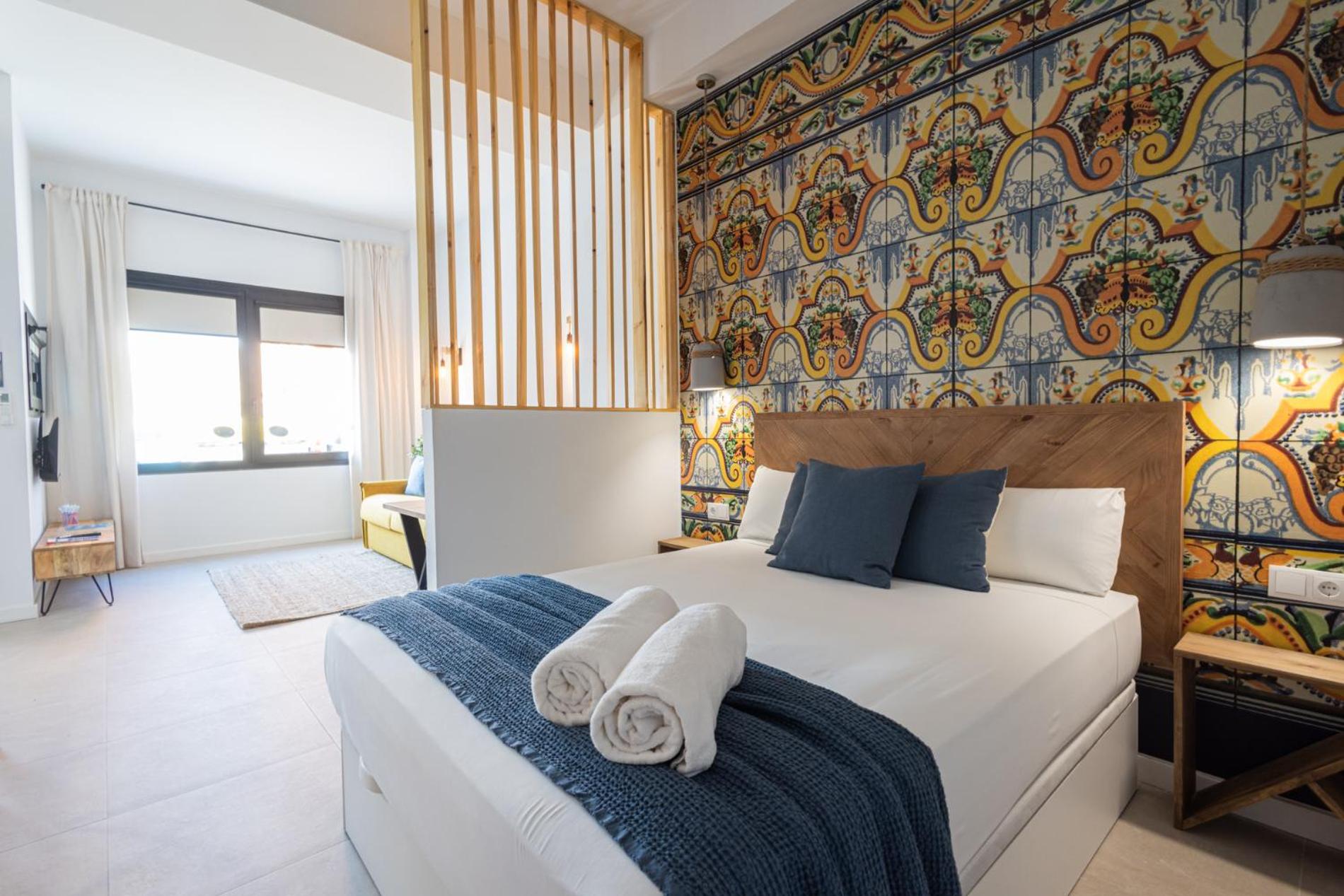 FLORIT FLATS - Stylish Valencia Ceramic Apartments with Free Bicycles by the Joaquin Sorolla Station