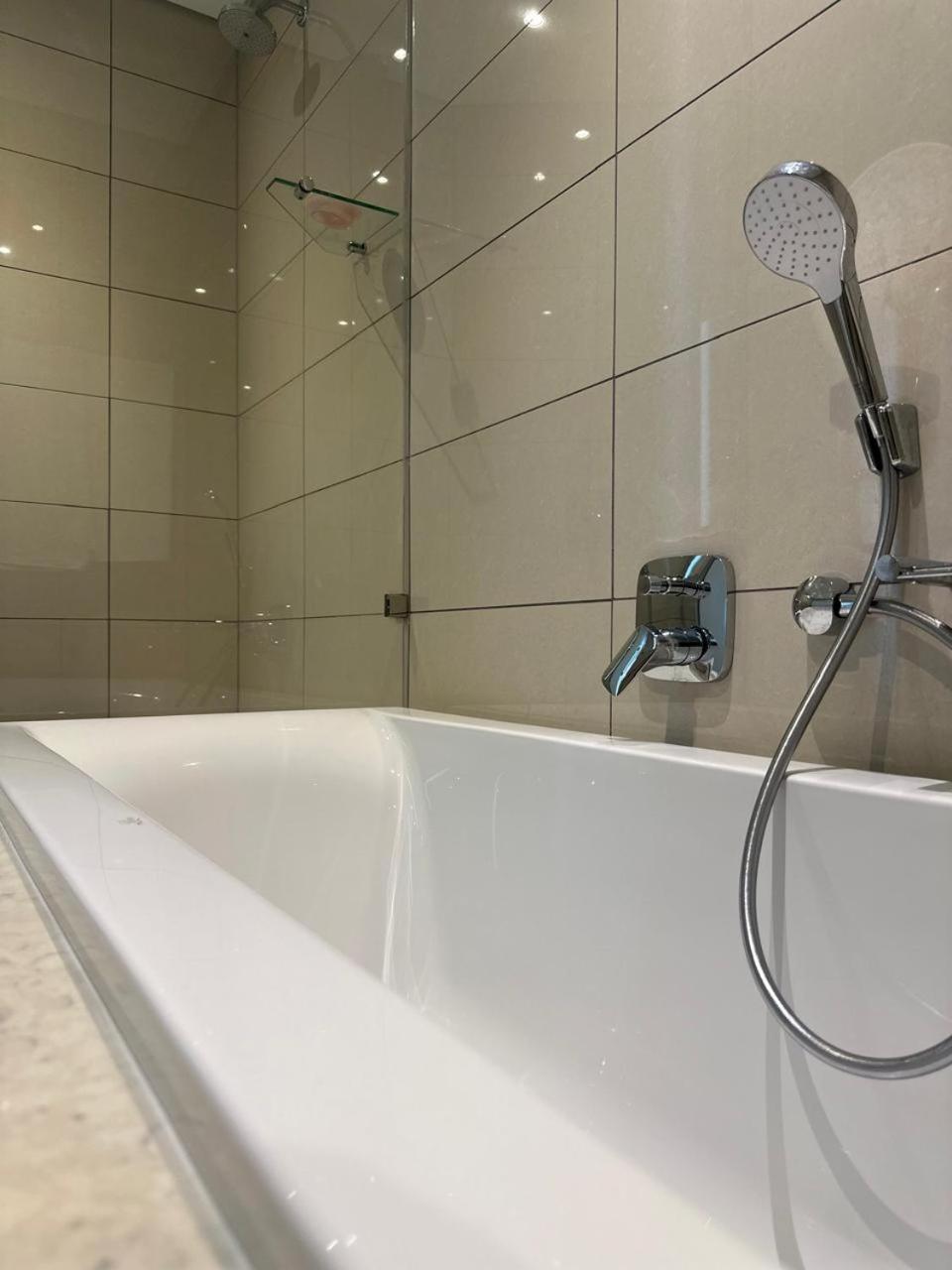 Spacious 2BR APT Near Sandton City -No Loadshedding