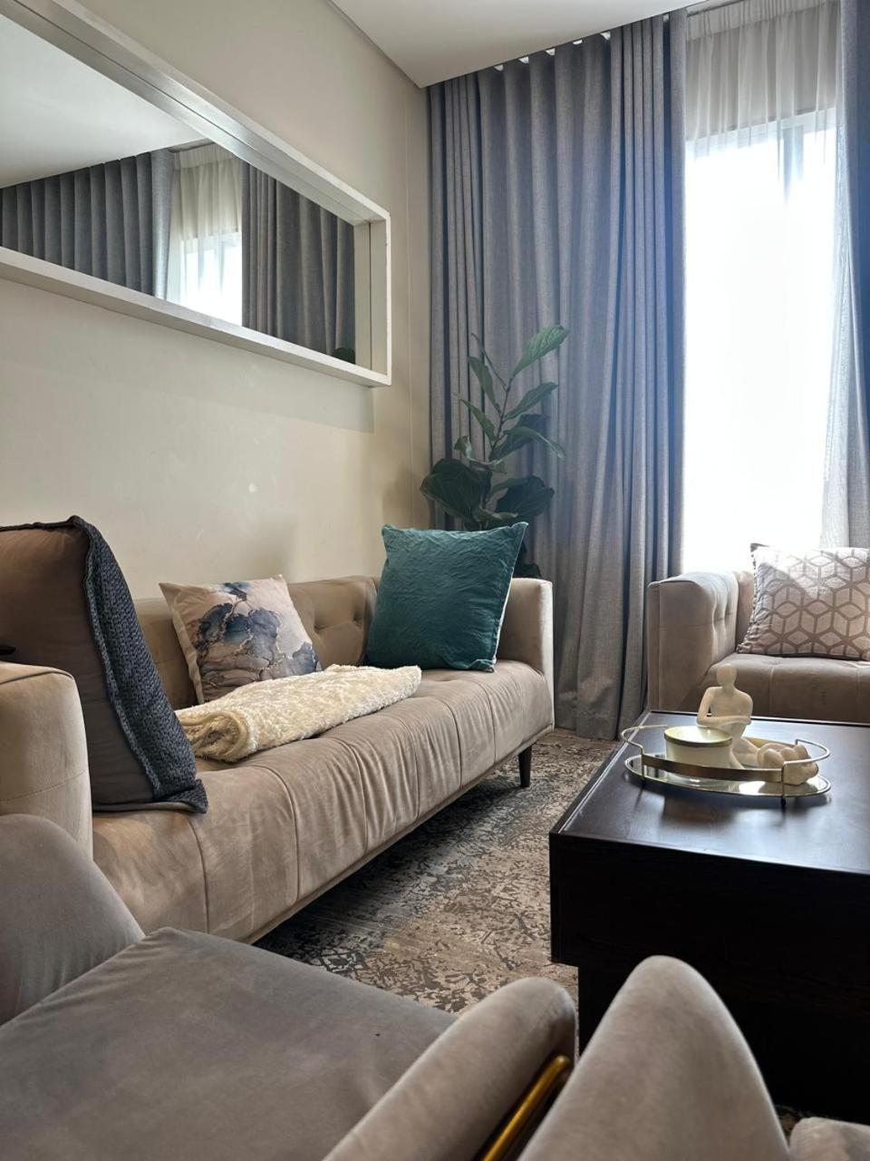 Spacious 2BR APT Near Sandton City -No Loadshedding