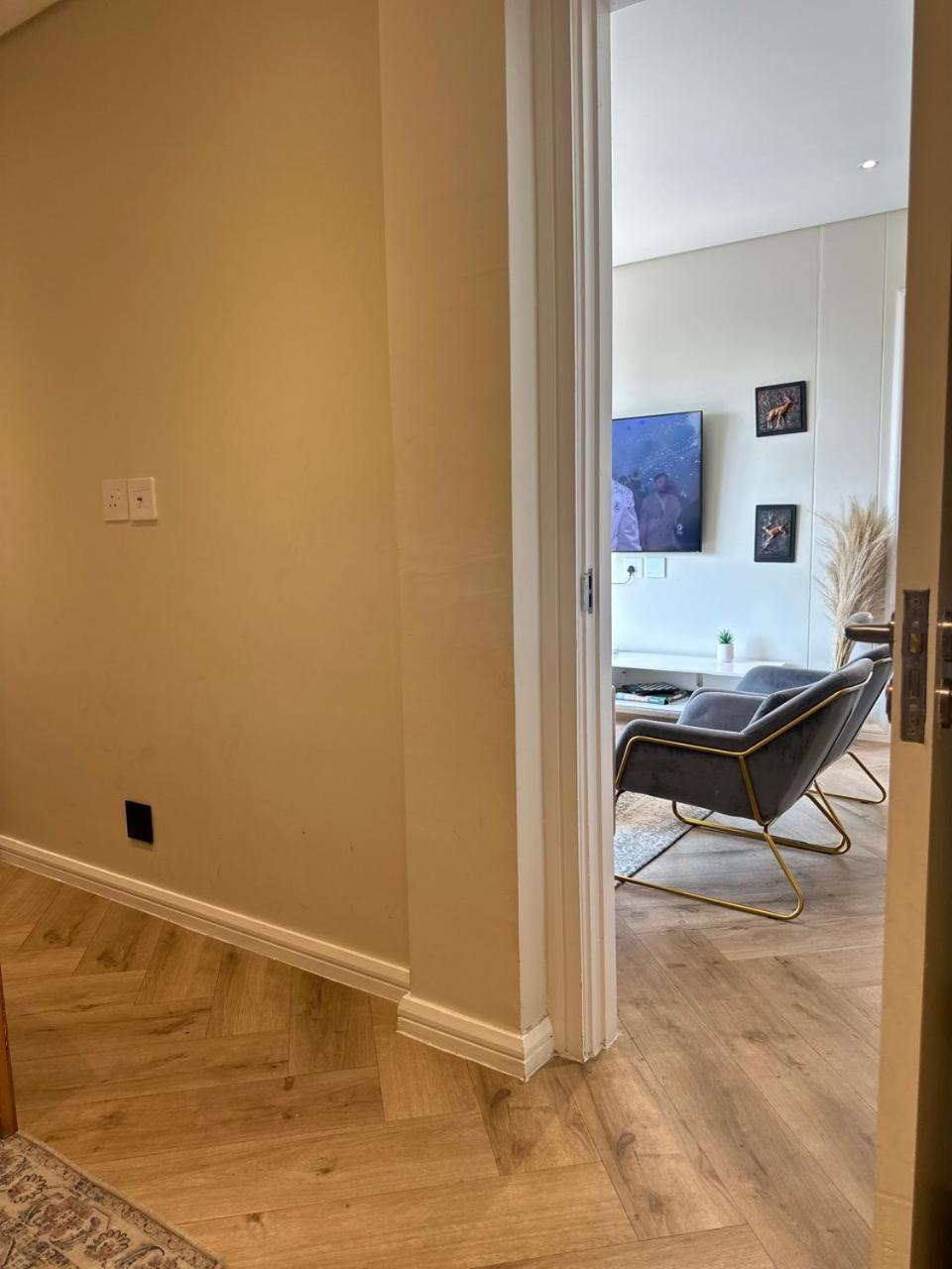 Spacious 2BR APT Near Sandton City -No Loadshedding