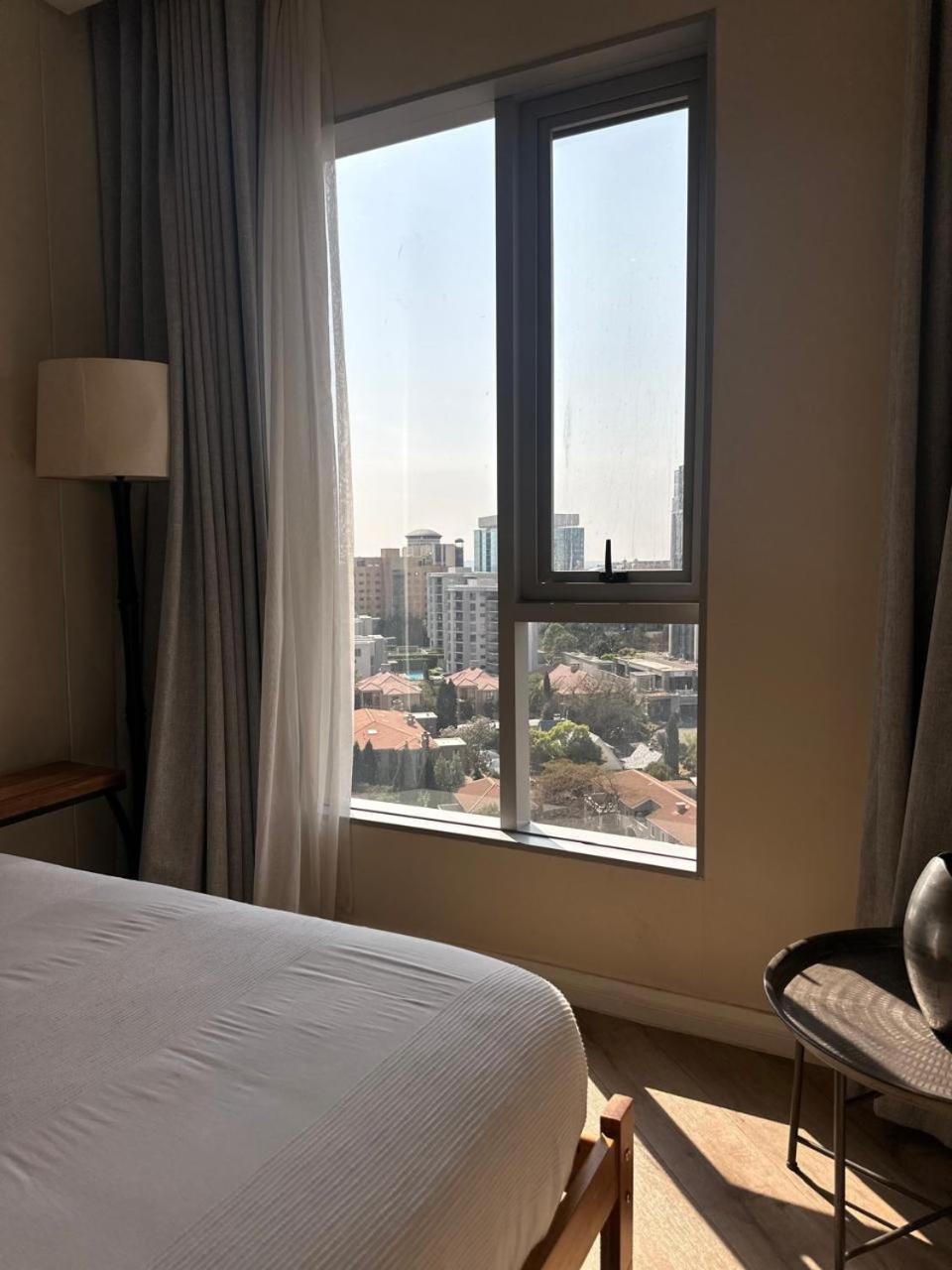 Spacious 2BR APT Near Sandton City -No Loadshedding