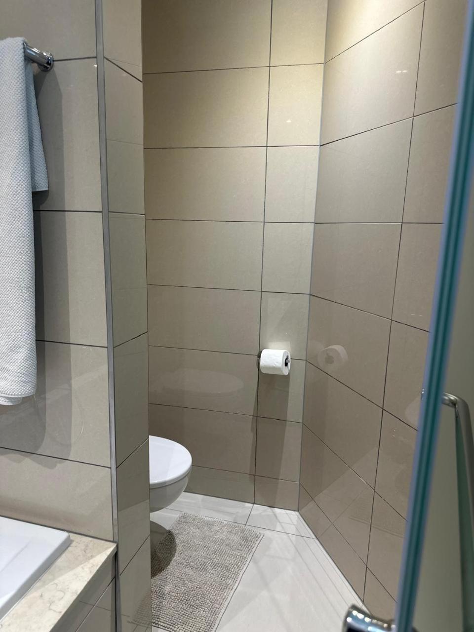 Spacious 2BR APT Near Sandton City -No Loadshedding