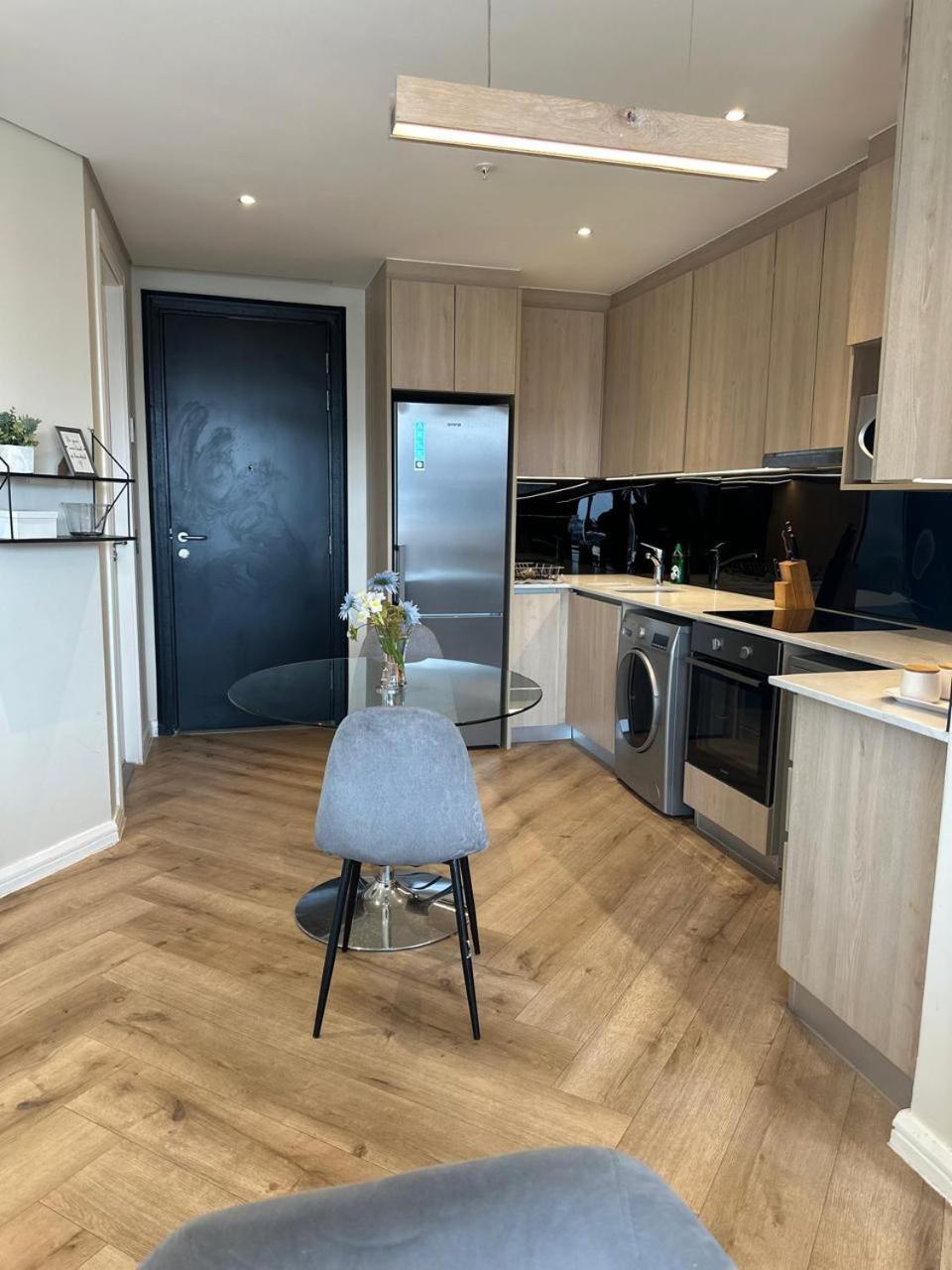 Spacious 2BR APT Near Sandton City -No Loadshedding