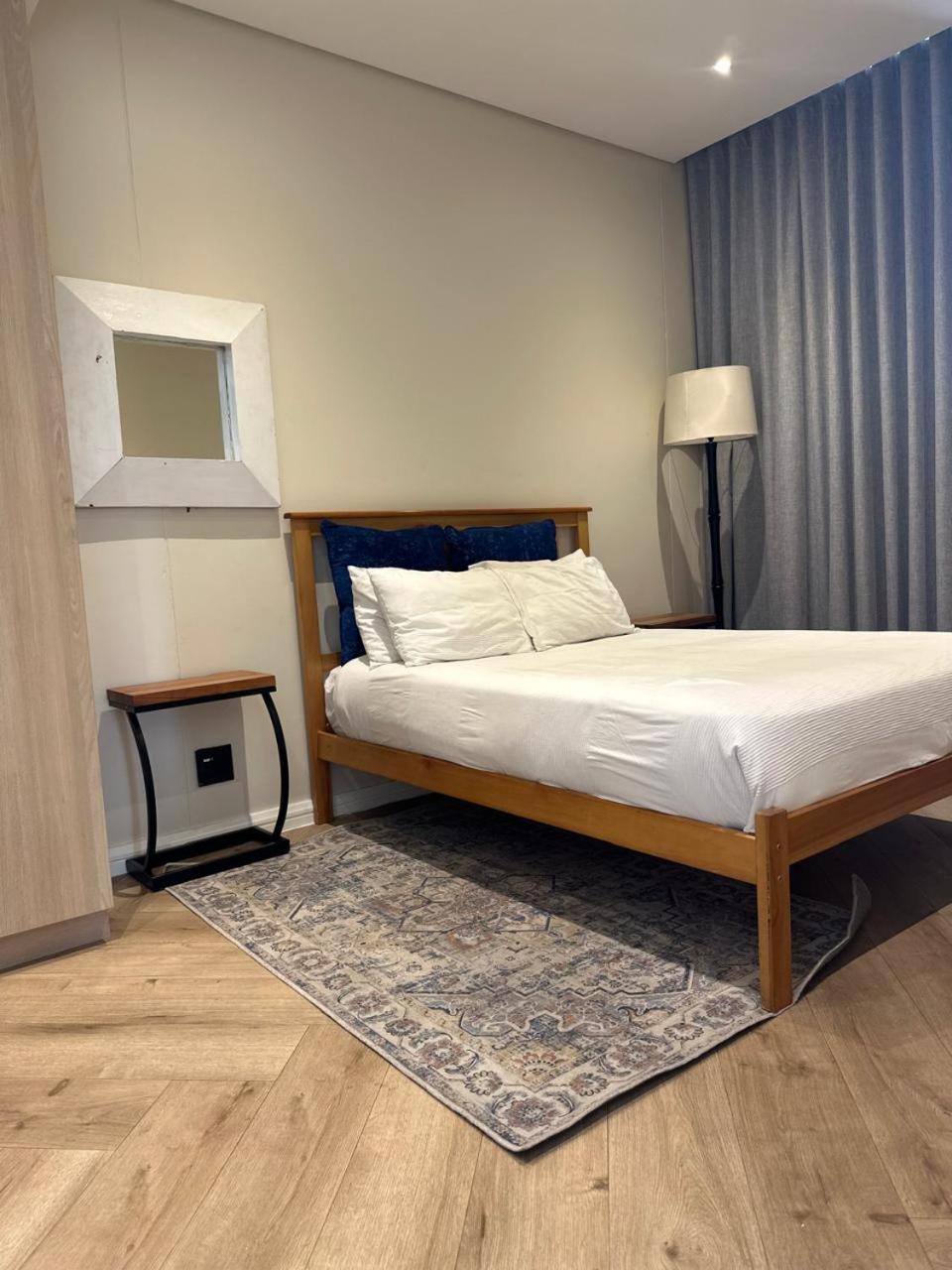Spacious 2BR APT Near Sandton City -No Loadshedding
