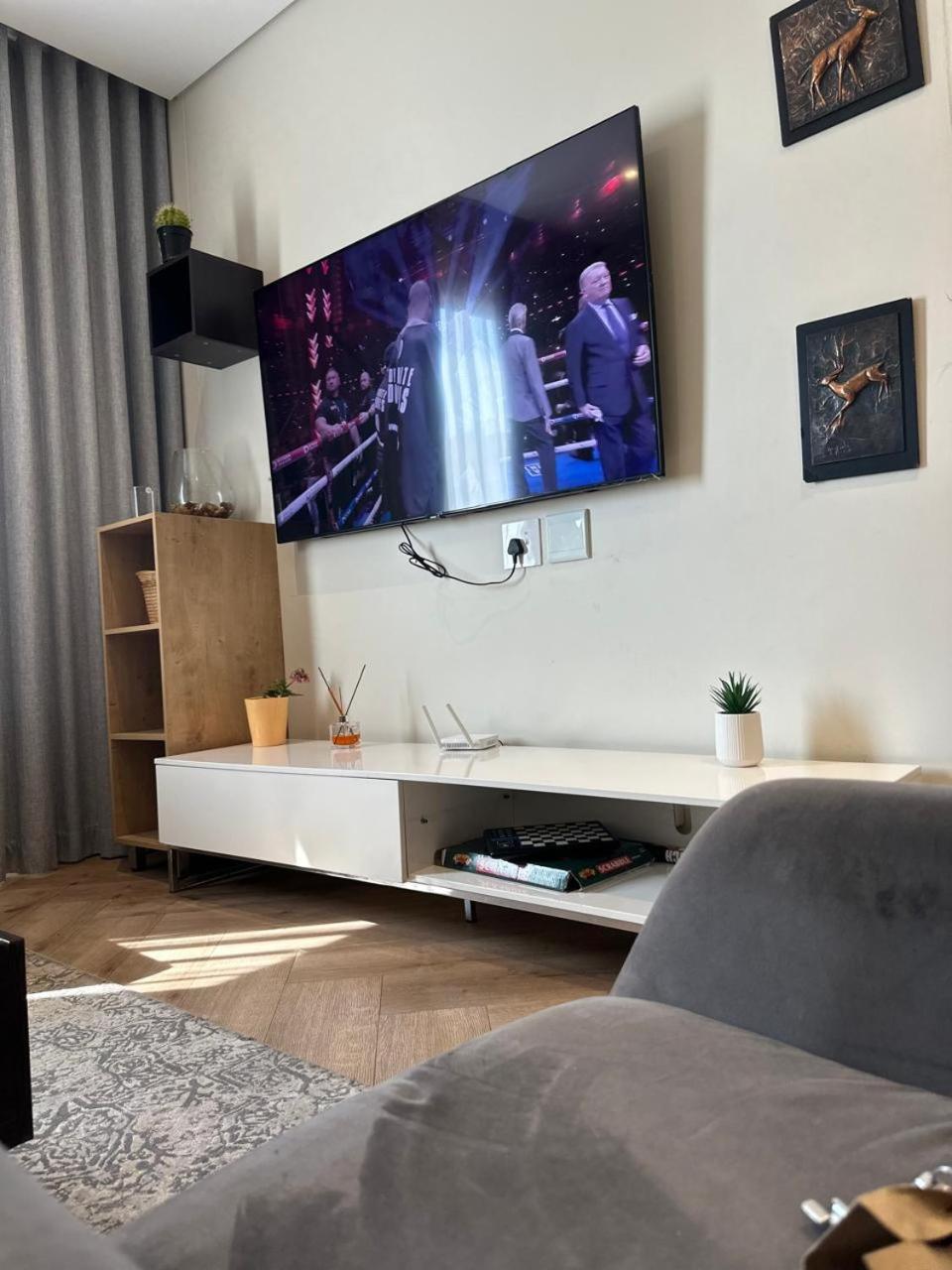Spacious 2BR APT Near Sandton City -No Loadshedding