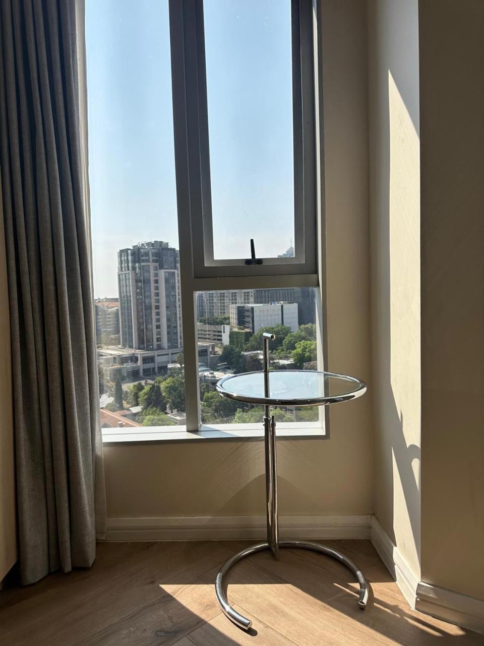 Spacious 2BR APT Near Sandton City -No Loadshedding