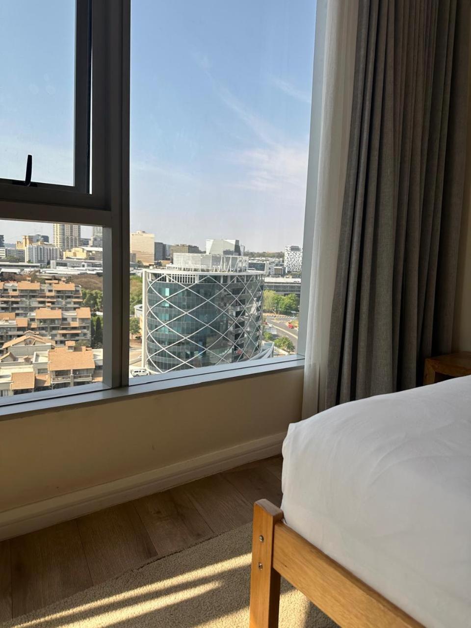 Spacious 2BR APT Near Sandton City -No Loadshedding