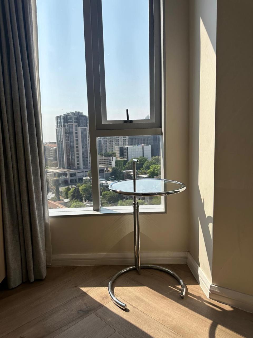 Spacious 2BR APT Near Sandton City -No Loadshedding