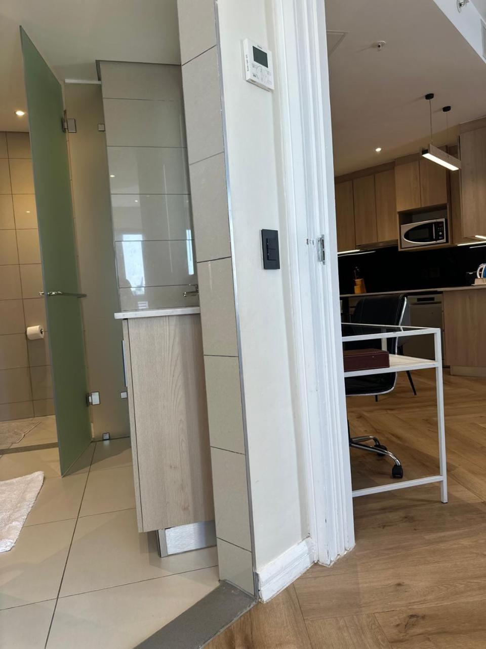 Spacious 2BR APT Near Sandton City -No Loadshedding
