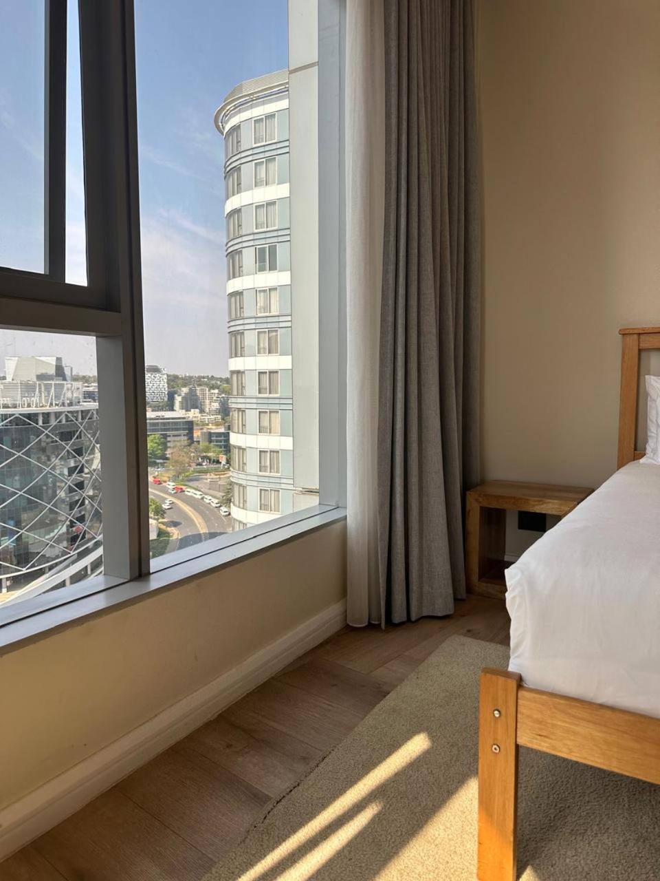 Spacious 2BR APT Near Sandton City -No Loadshedding