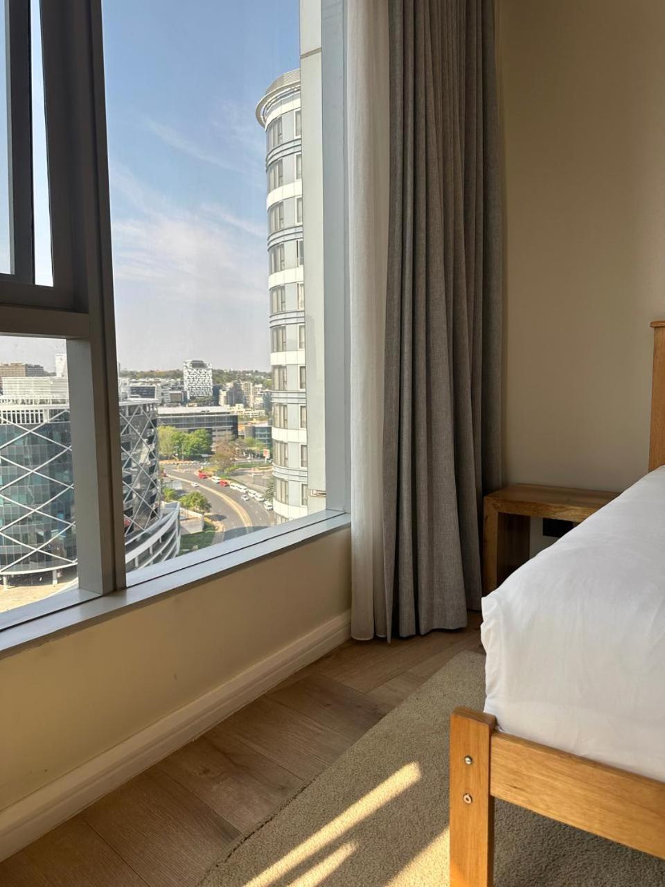 Spacious 2BR APT Near Sandton City -No Loadshedding