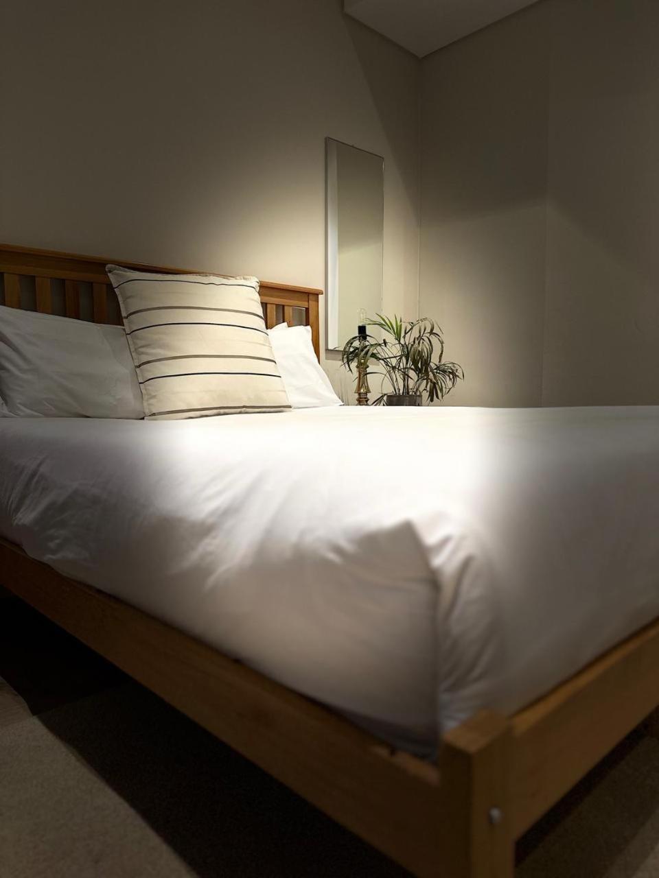 Spacious 2BR APT Near Sandton City -No Loadshedding