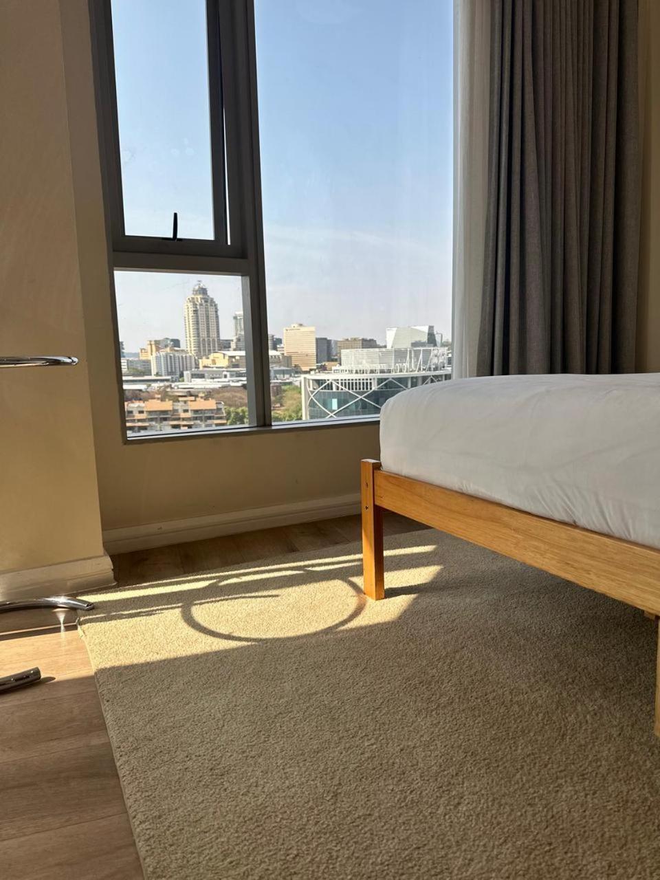 Spacious 2BR APT Near Sandton City -No Loadshedding