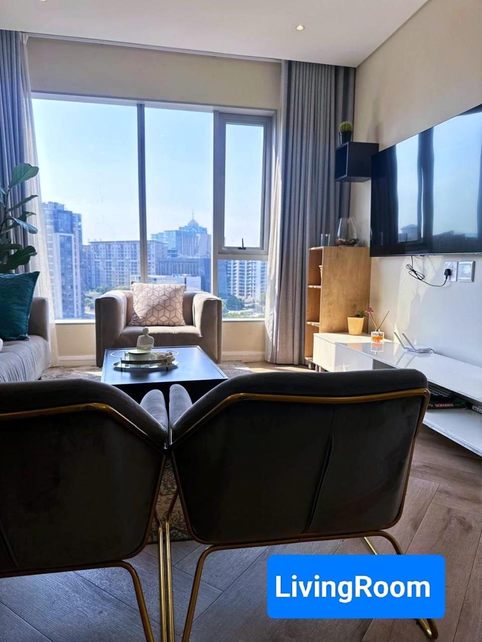 Spacious 2BR APT Near Sandton City -No Loadshedding