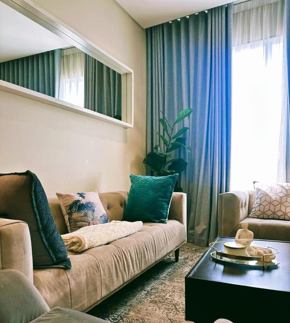 Spacious 2BR APT Near Sandton City -No Loadshedding