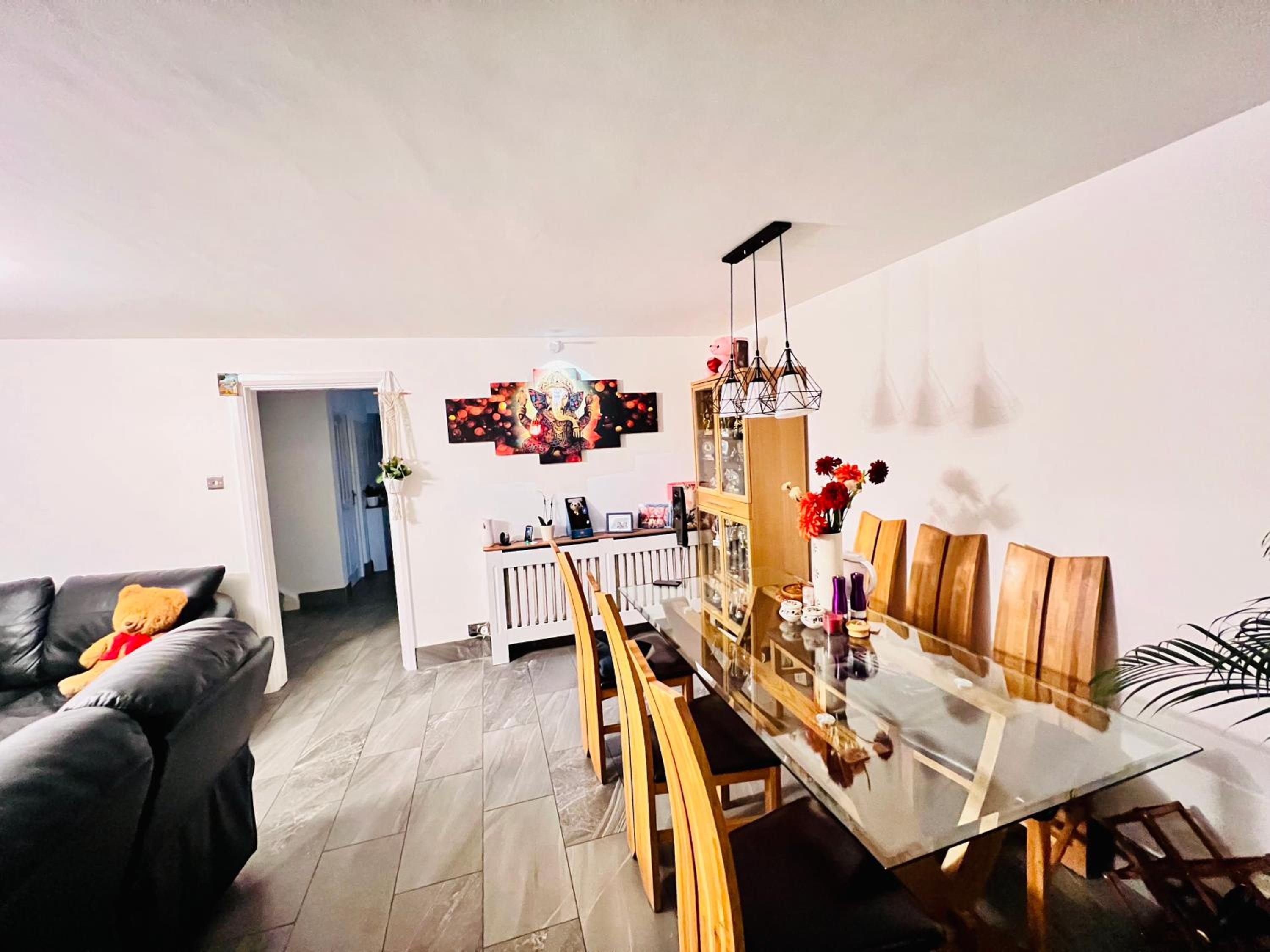 Luxury room near train station and city centre view 2