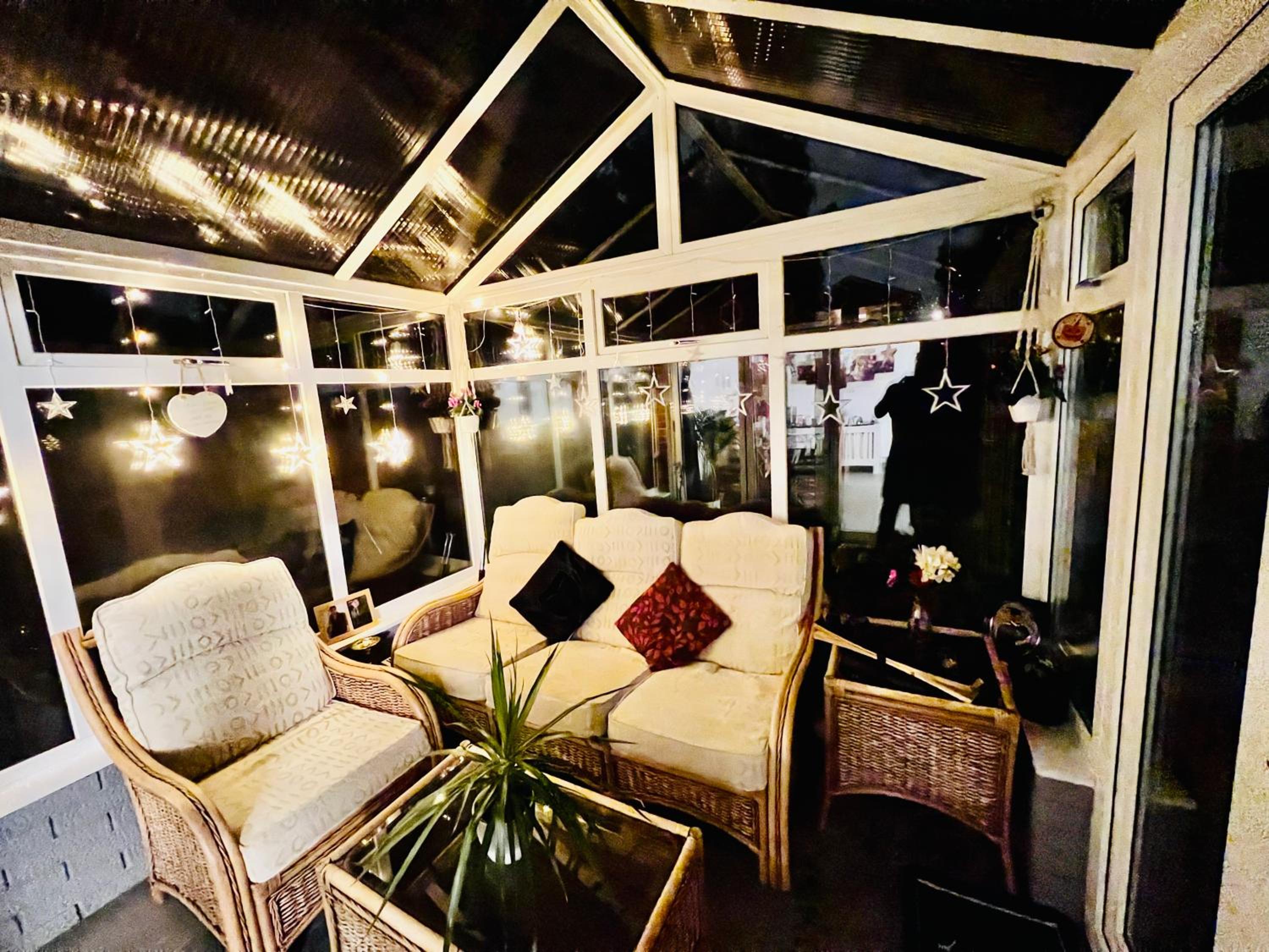 Luxury room near train station and city centre view 5