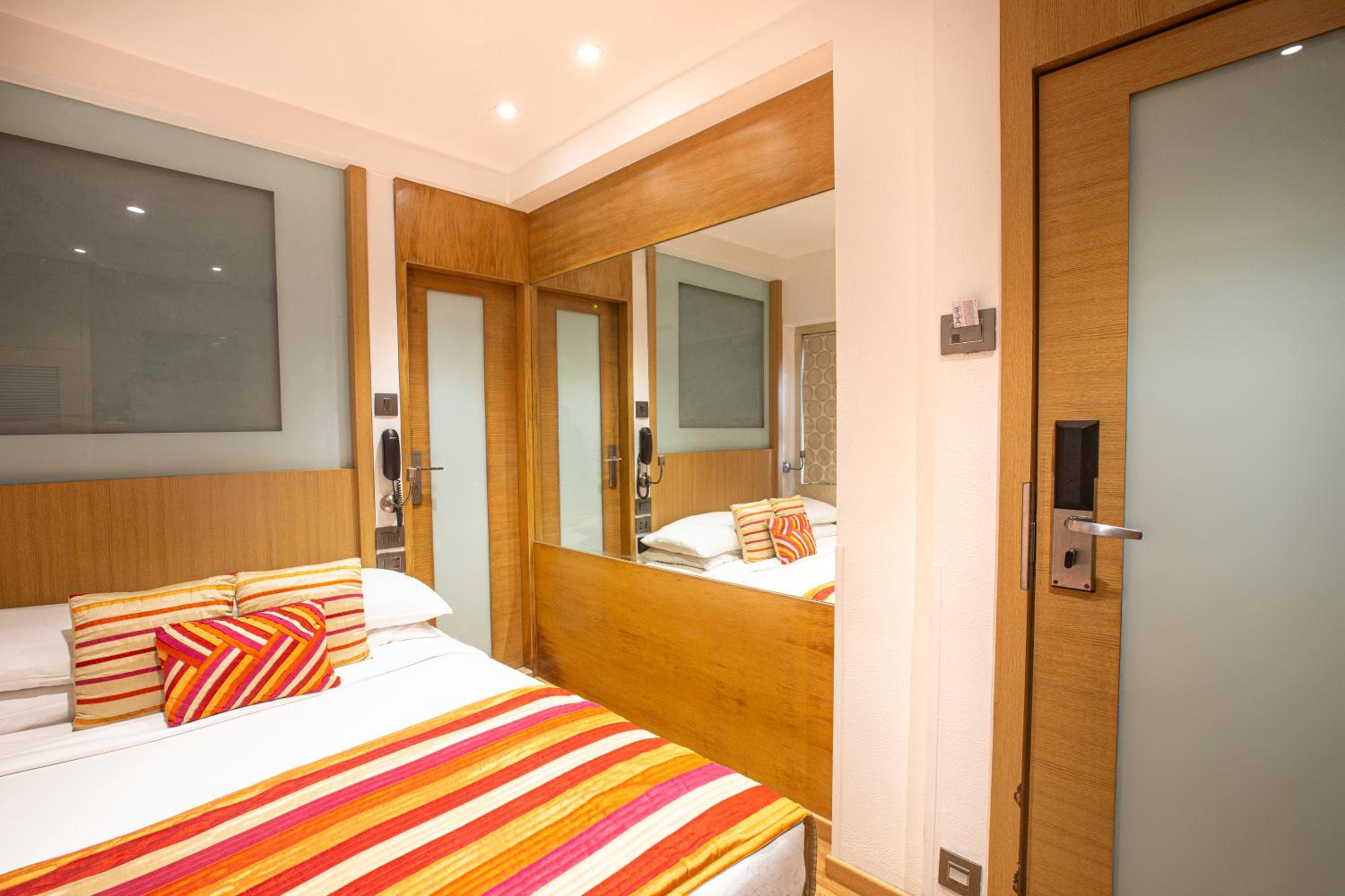 Hotel Bawa Continental Juhu Beach photo 4
