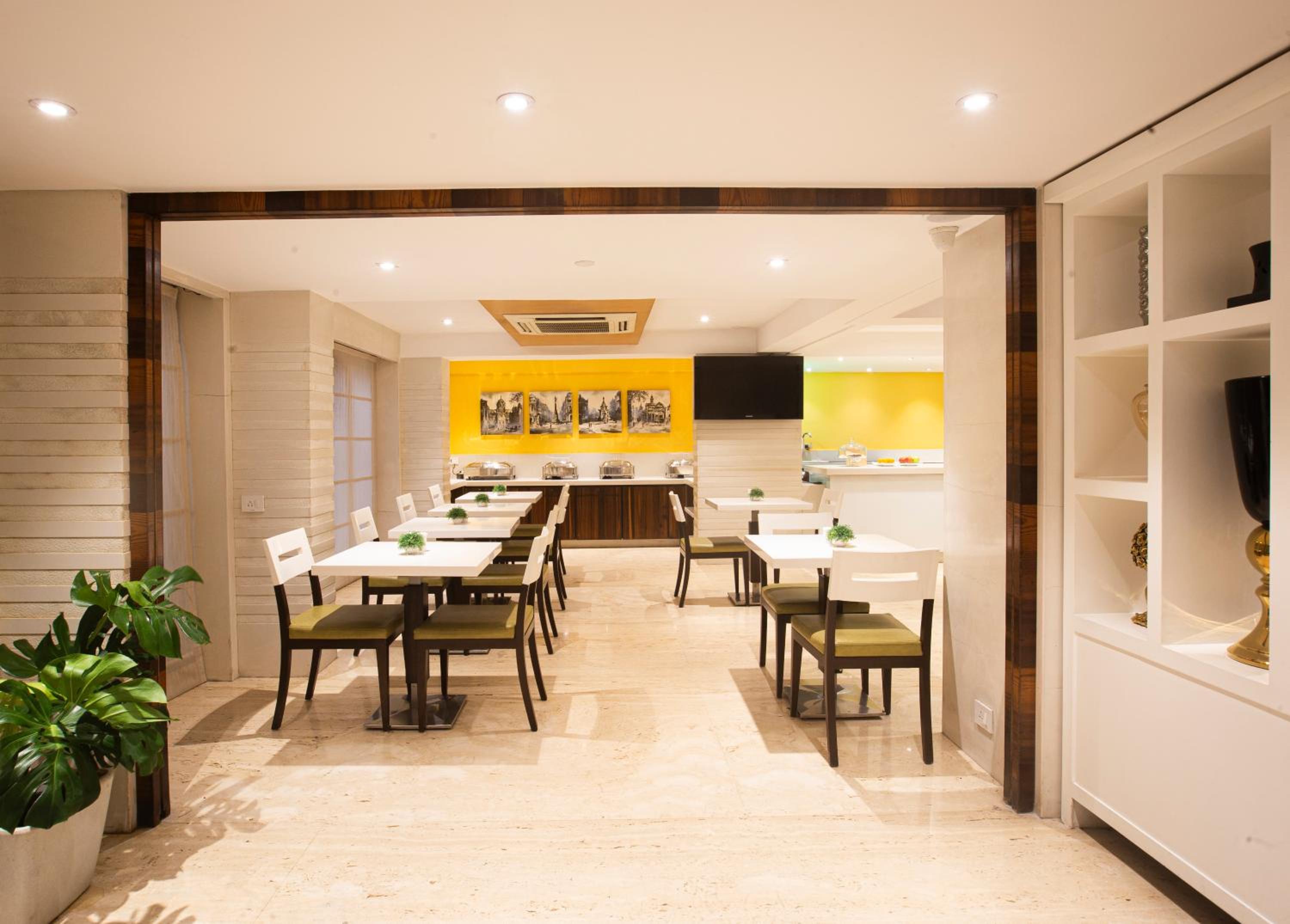 Hotel Bawa Continental Juhu Beach photo 3