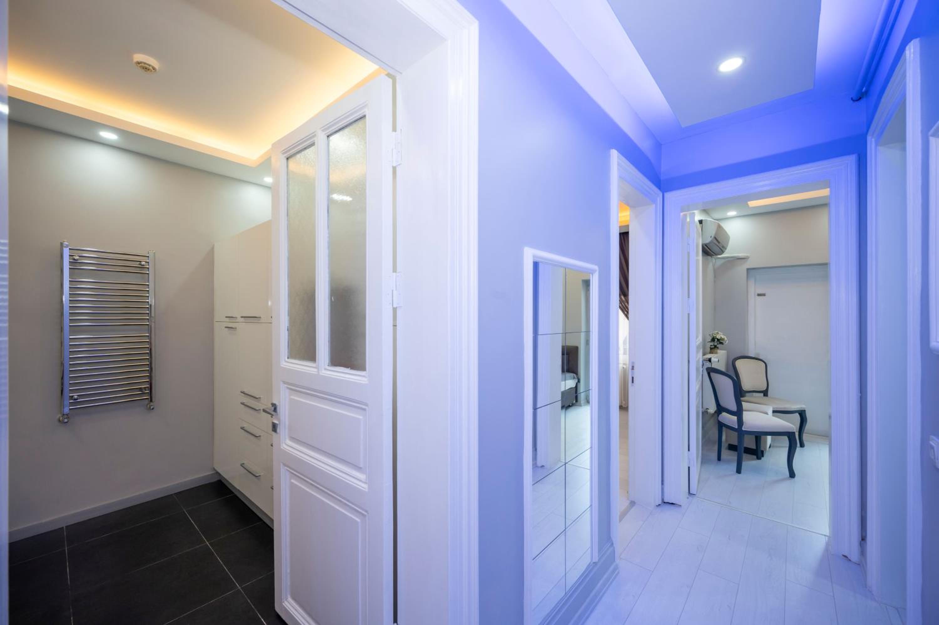 Hotel Next2 becomes Next2 Otel. - Image 65