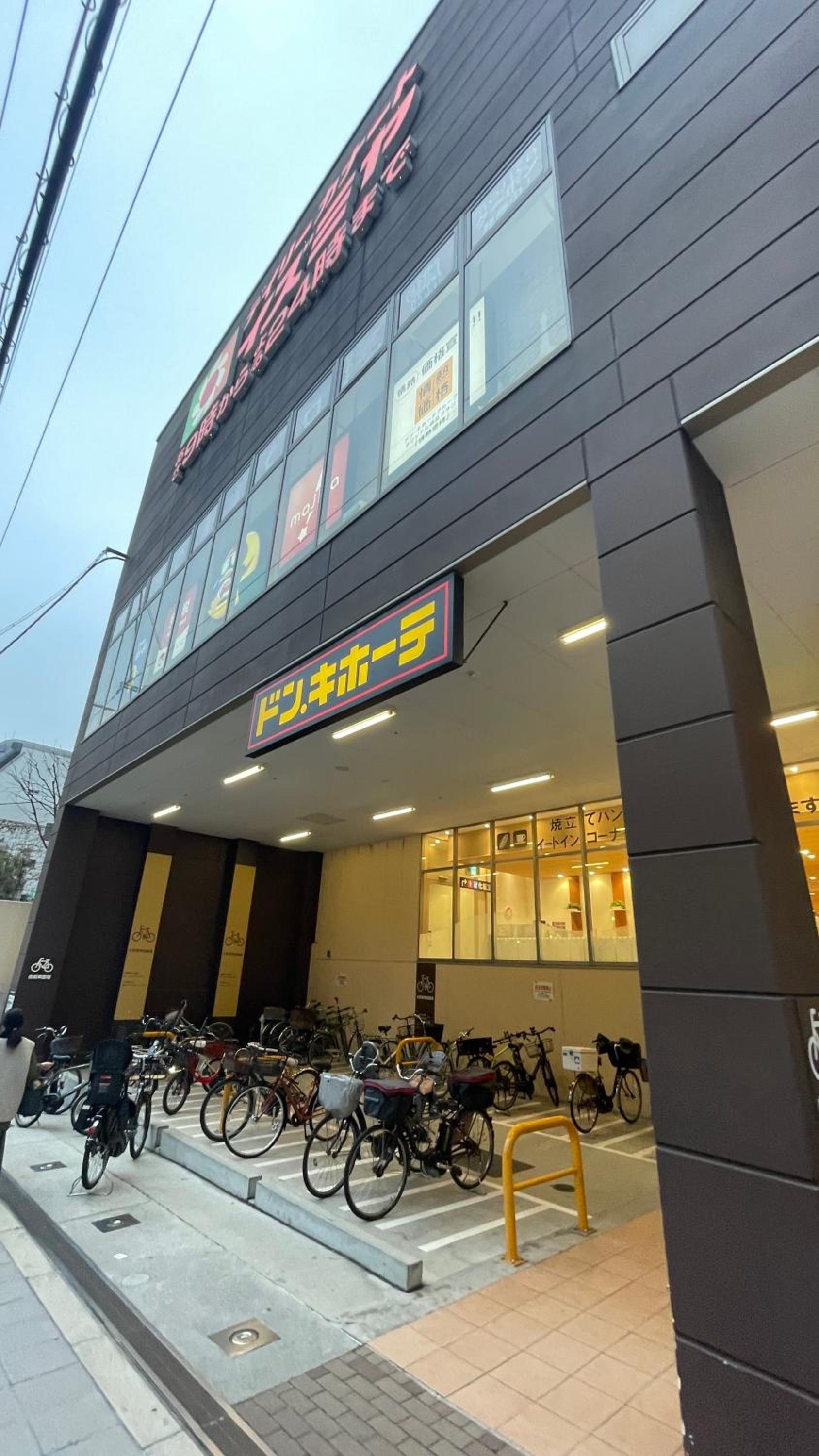 SWEET HOUSE 105 square meters of single floor space 15 minutes on foot to Shinsaibashi Dotonbori 30 minutes to USJ 7 minutes to Umeda