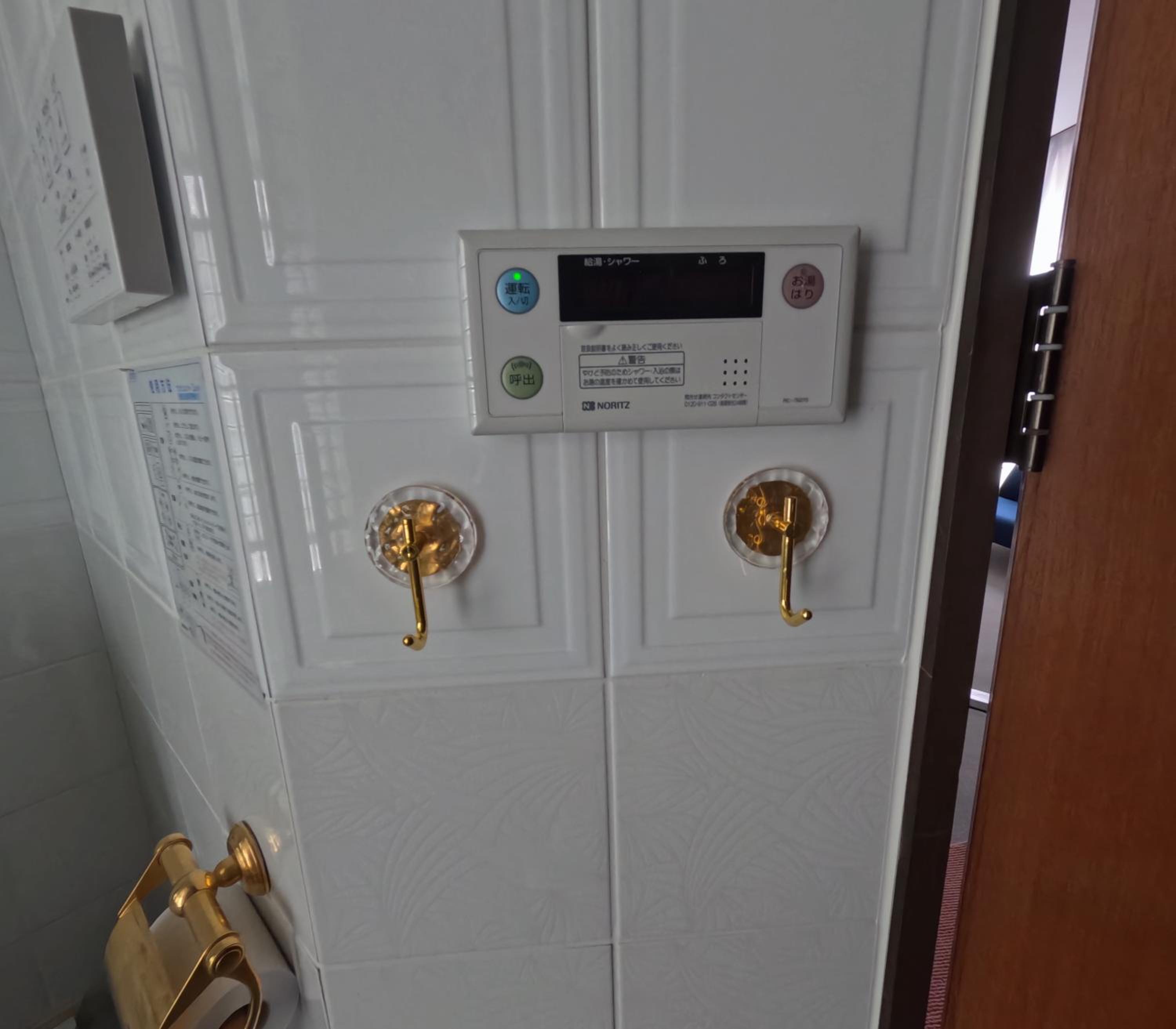 SWEET HOUSE 105 square meters of single floor space 15 minutes on foot to Shinsaibashi Dotonbori 30 minutes to USJ 7 minutes to Umeda