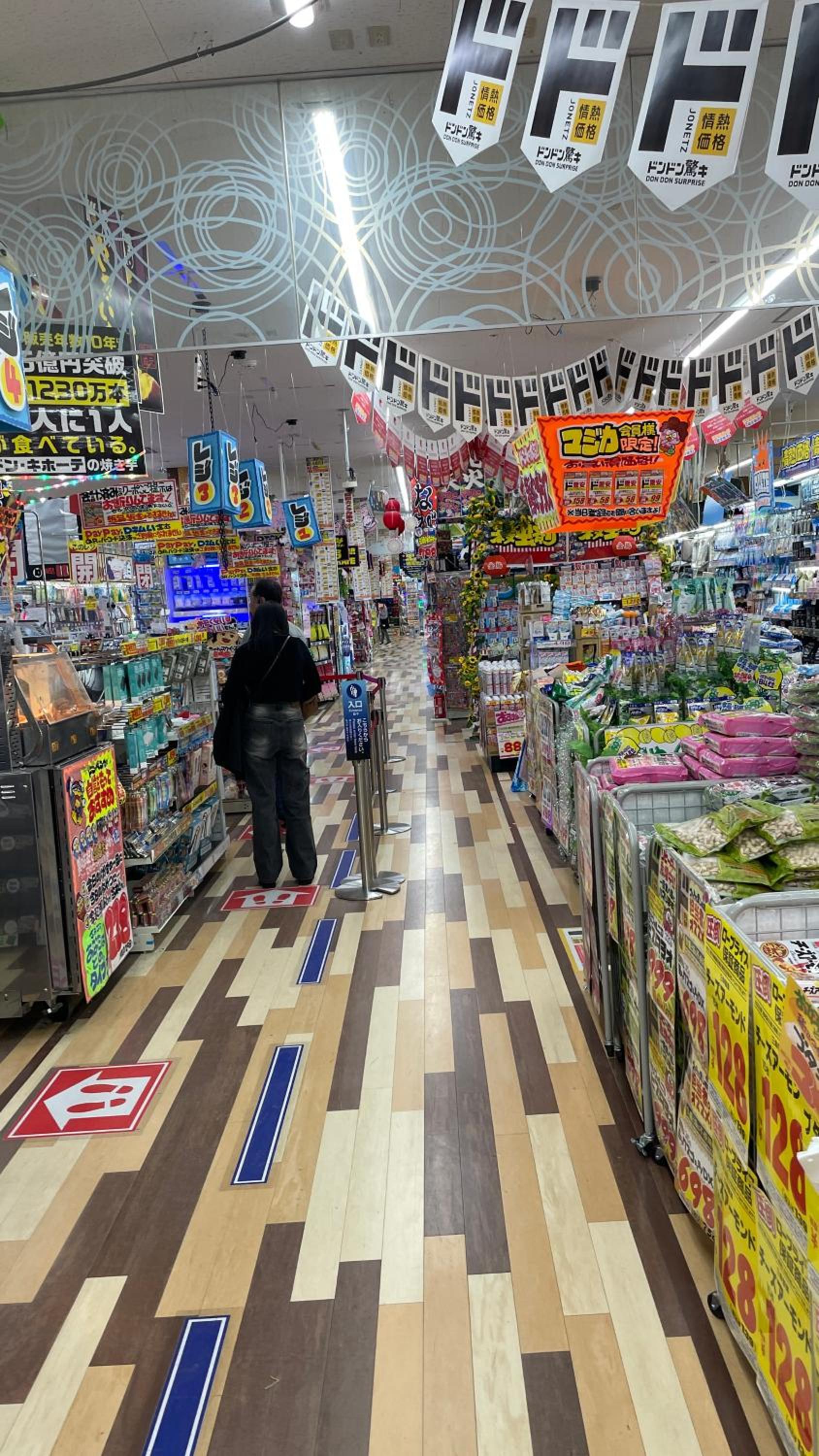 SWEET HOUSE 105 square meters of single floor space 15 minutes on foot to Shinsaibashi Dotonbori 30 minutes to USJ 7 minutes to Umeda