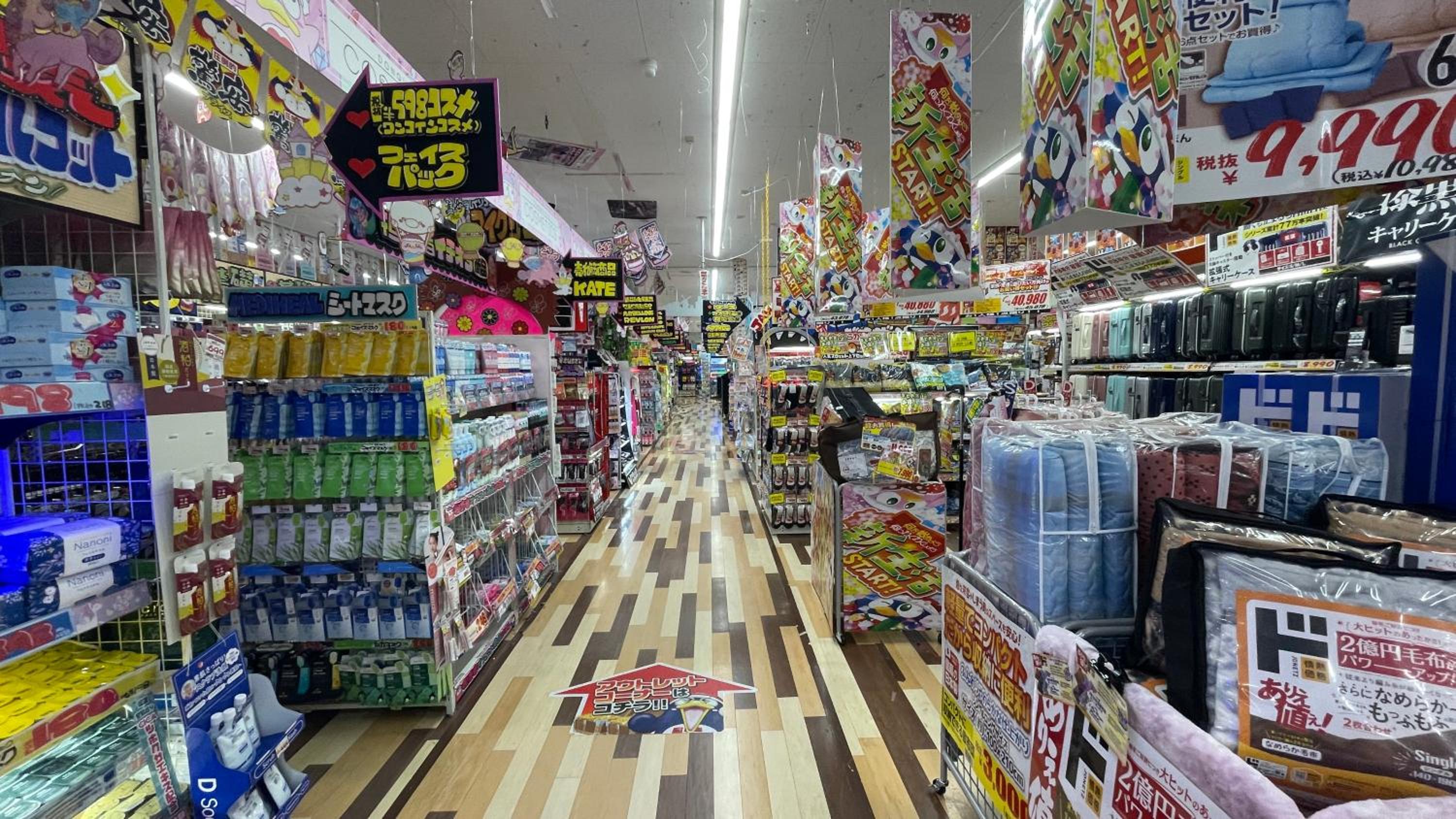 SWEET HOUSE 105 square meters of single floor space 15 minutes on foot to Shinsaibashi Dotonbori 30 minutes to USJ 7 minutes to Umeda