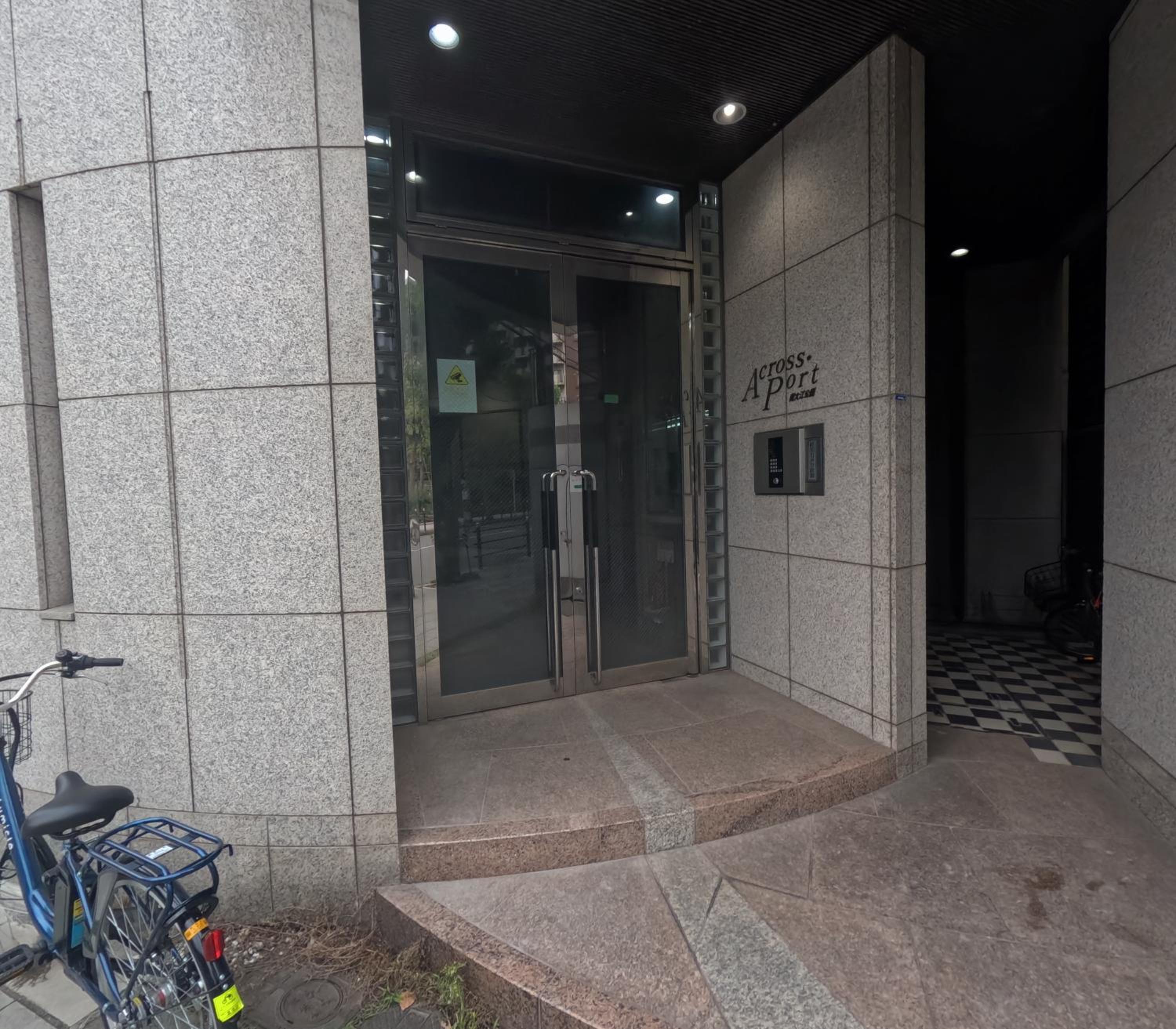 SWEET HOUSE 105 square meters of single floor space 15 minutes on foot to Shinsaibashi Dotonbori 30 minutes to USJ 7 minutes to Umeda