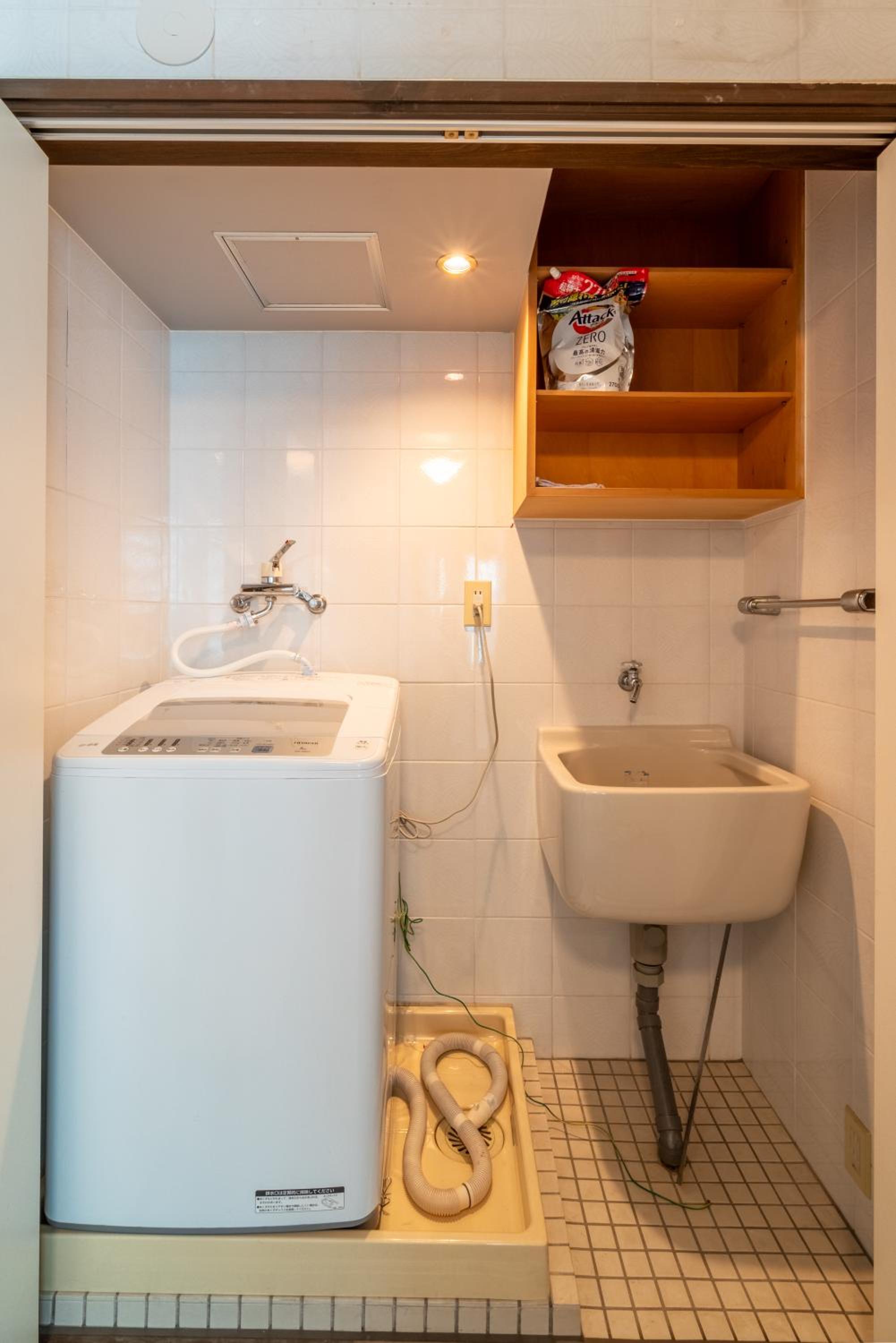 SWEET HOUSE 105 square meters of single floor space 15 minutes on foot to Shinsaibashi Dotonbori 30 minutes to USJ 7 minutes to Umeda