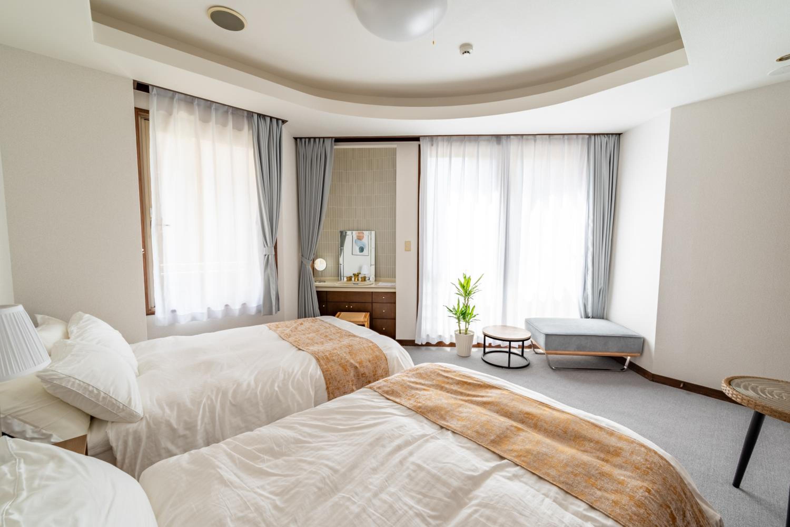 SWEET HOUSE 105 square meters of single floor space 15 minutes on foot to Shinsaibashi Dotonbori 30 minutes to USJ 7 minutes to Umeda