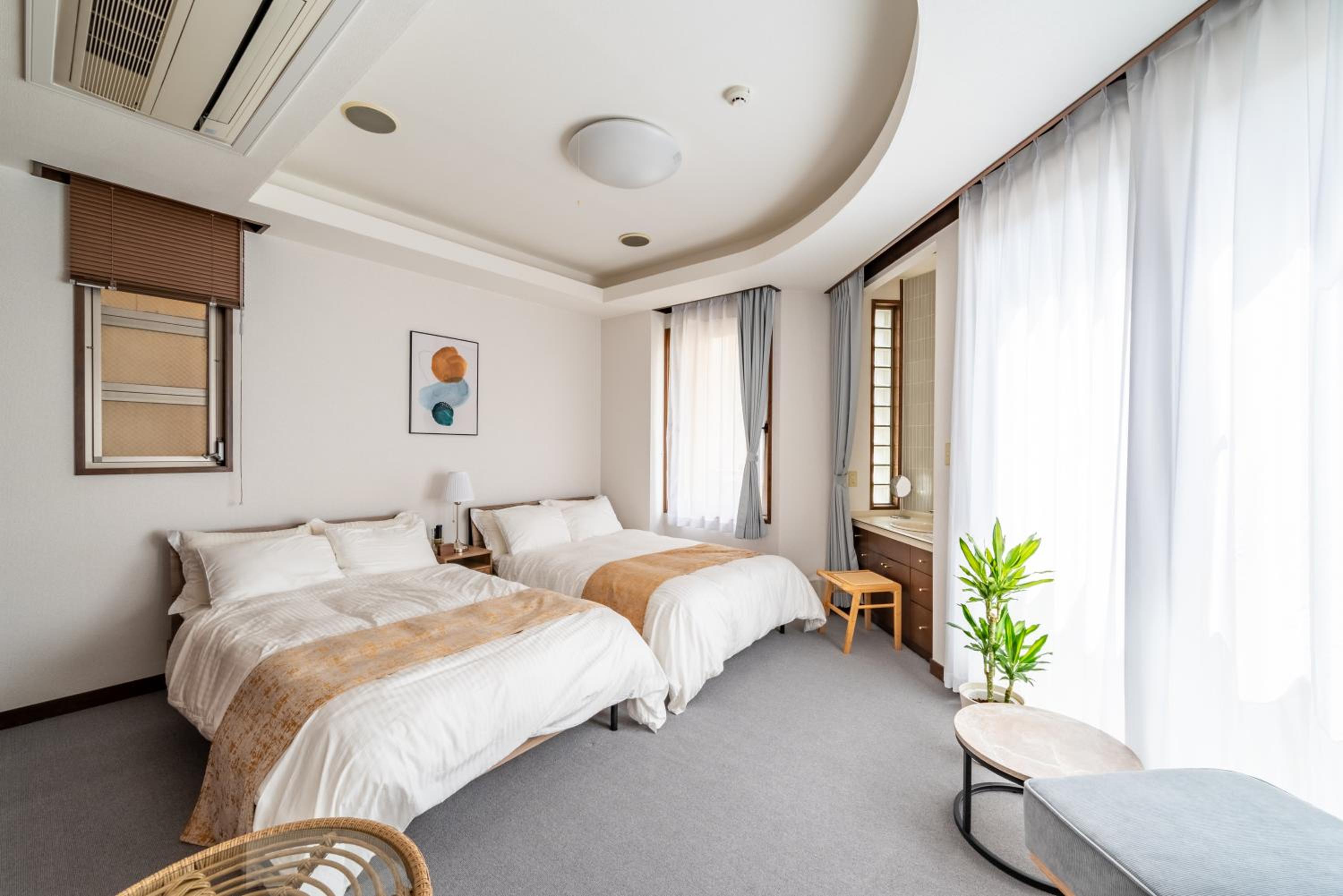 SWEET HOUSE 105 square meters of single floor space 15 minutes on foot to Shinsaibashi Dotonbori 30 minutes to USJ 7 minutes to Umeda