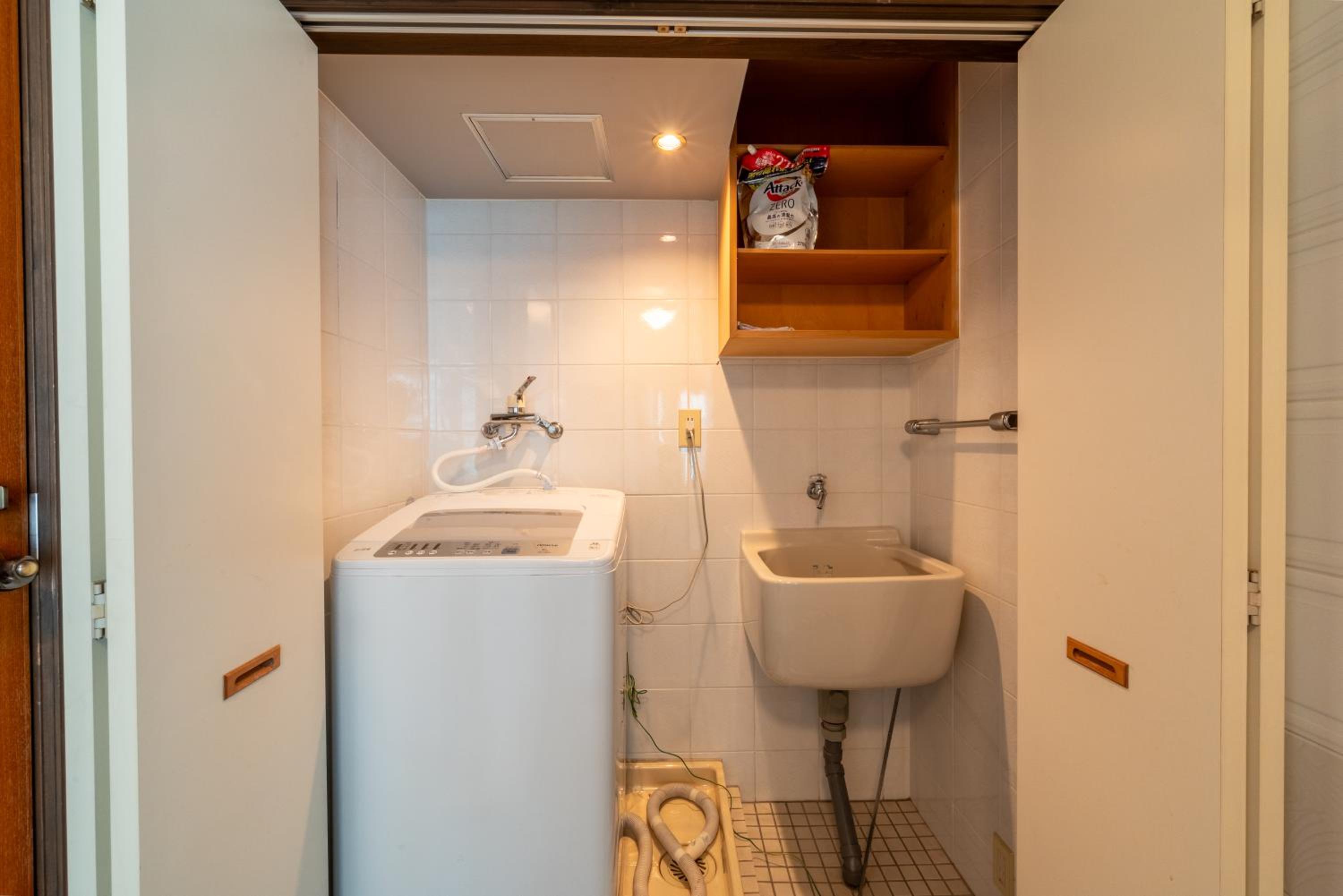 SWEET HOUSE 105 square meters of single floor space 15 minutes on foot to Shinsaibashi Dotonbori 30 minutes to USJ 7 minutes to Umeda