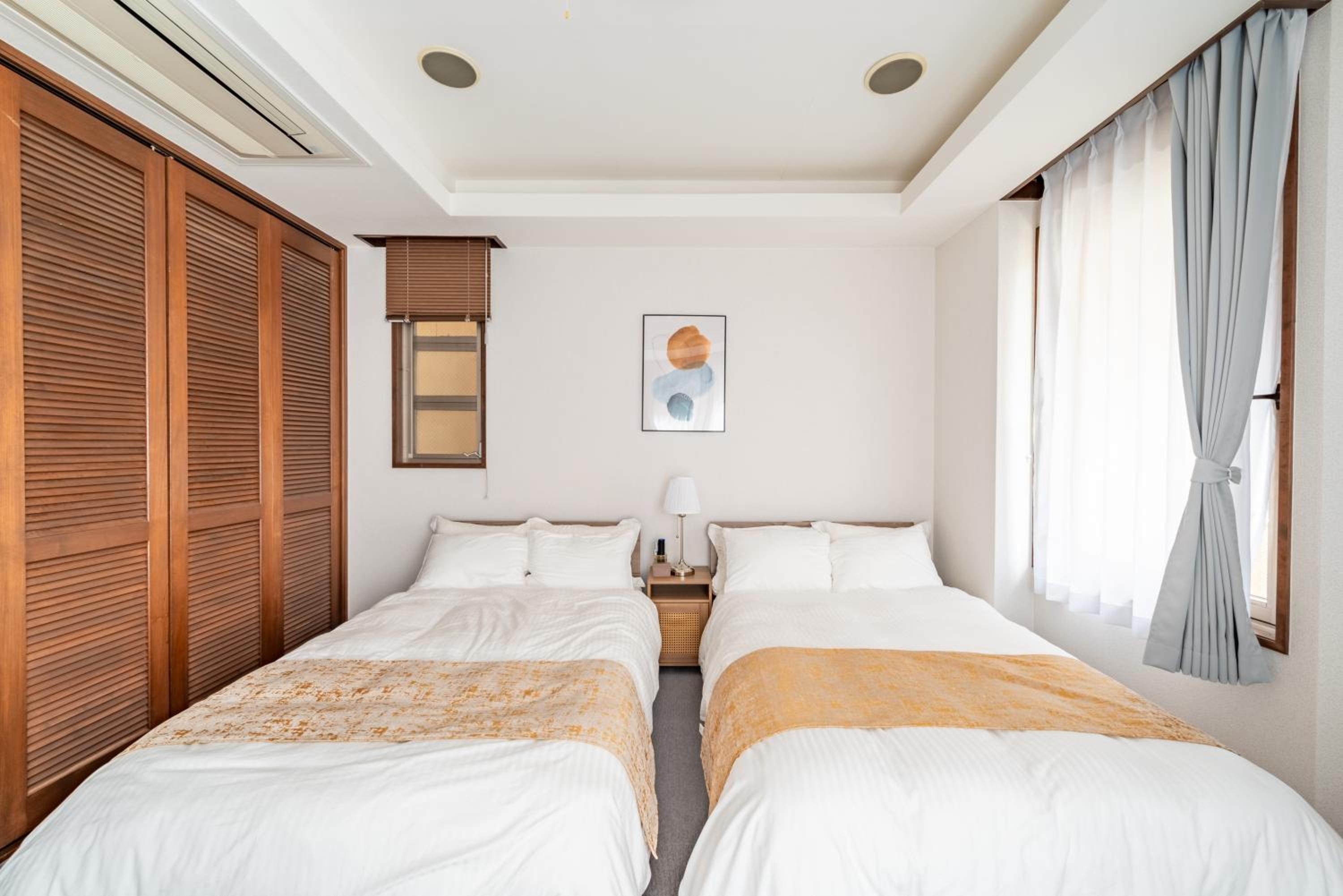 SWEET HOUSE 105 square meters of single floor space 15 minutes on foot to Shinsaibashi Dotonbori 30 minutes to USJ 7 minutes to Umeda