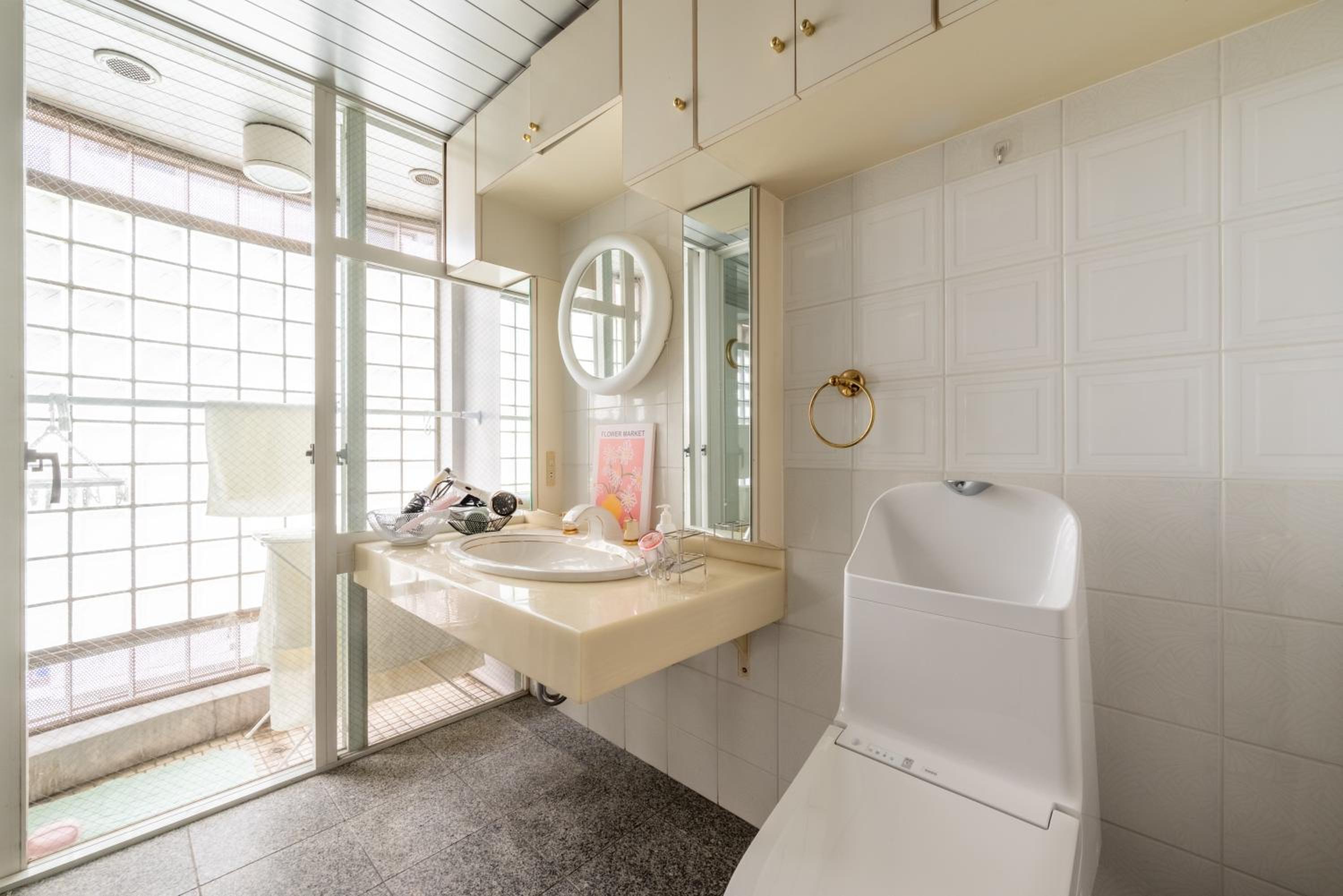 SWEET HOUSE 105 square meters of single floor space 15 minutes on foot to Shinsaibashi Dotonbori 30 minutes to USJ 7 minutes to Umeda